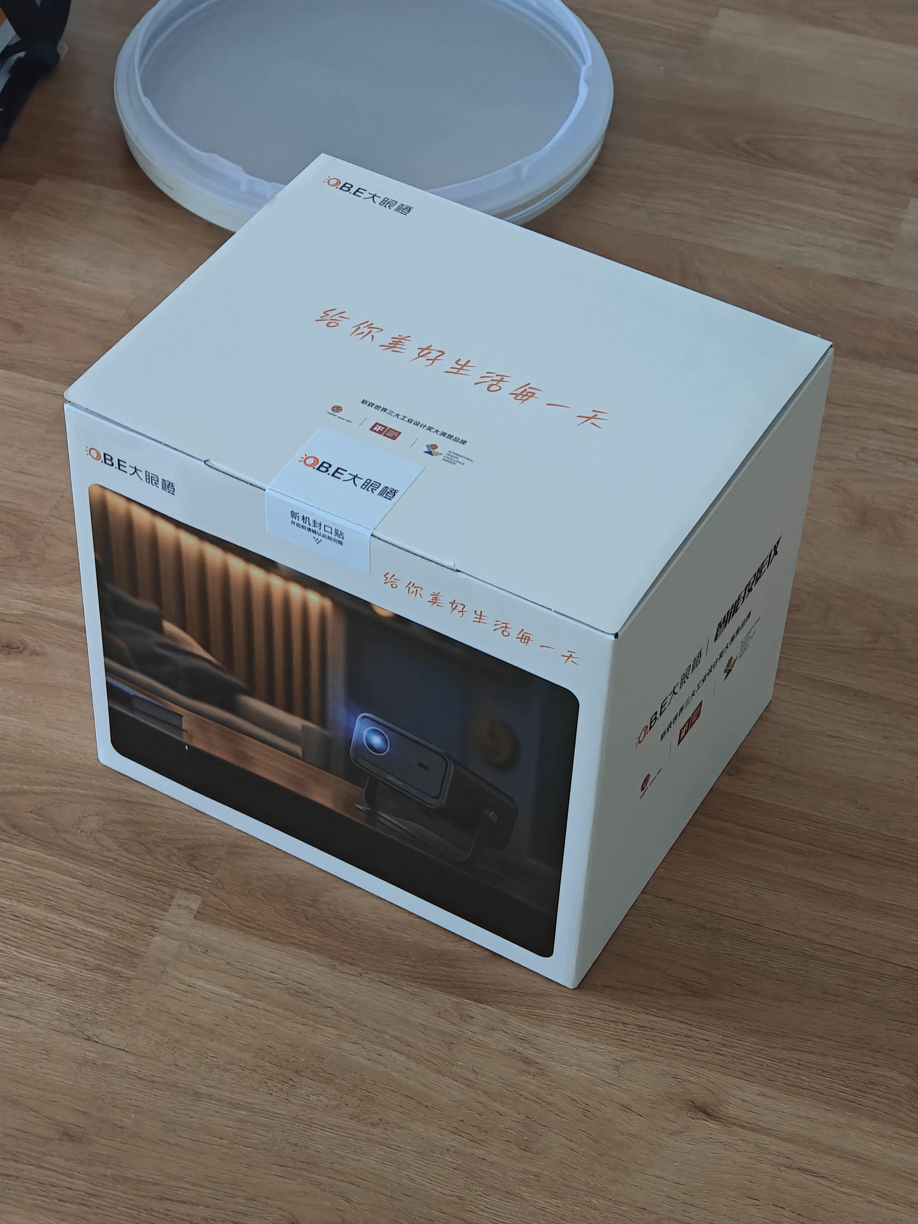 大眼橙C3 Ultra看球王【120Hz高刷 】【1070CVIA】高亮云台投影仪家用超高清卧室投影机影院看球MT9669 实拍图