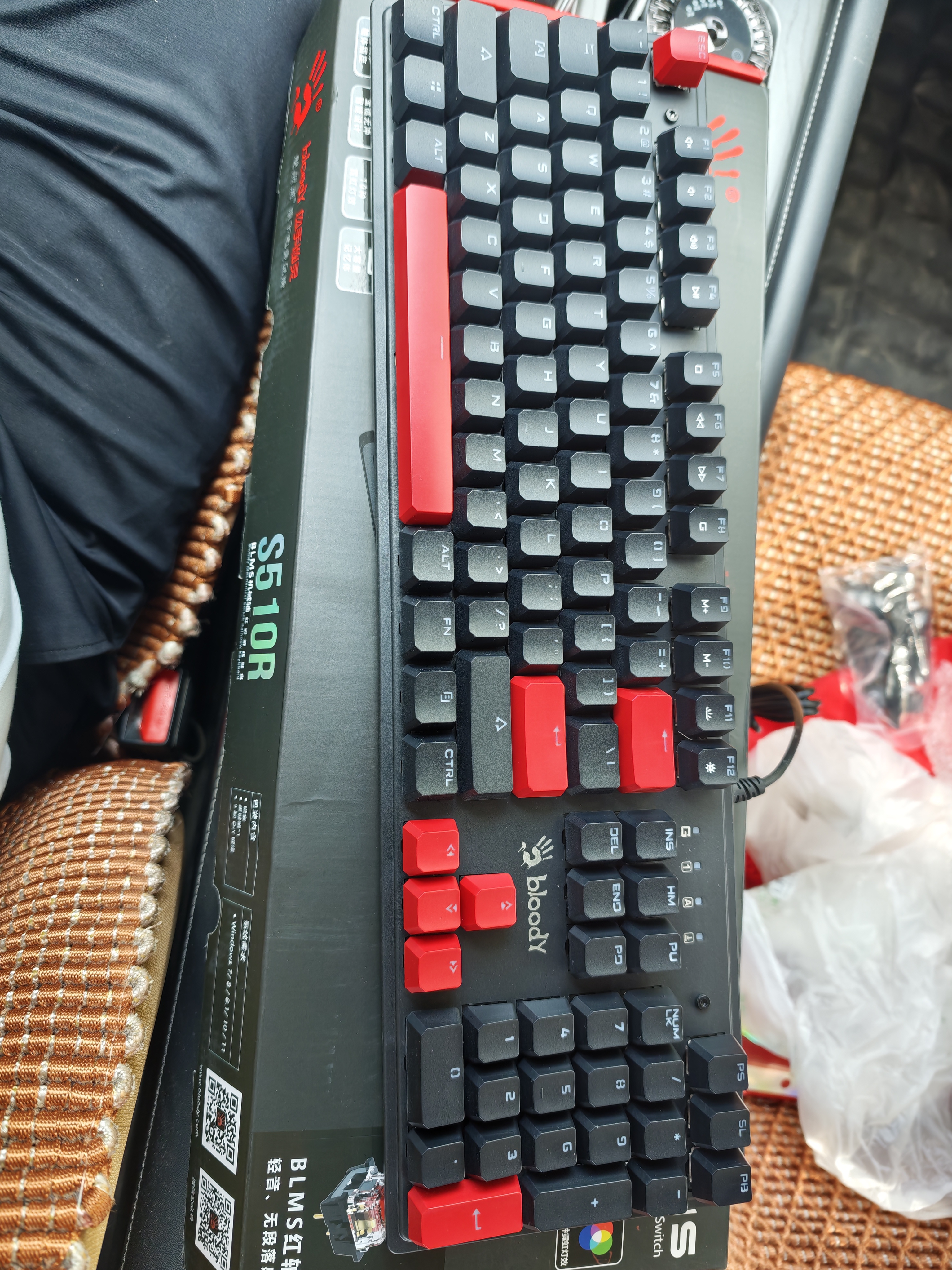 双飞燕（A4TECH）S510R 104键 机械键盘 有线键盘机械键盘游戏电竞专用游戏键盘茶轴键盘 血手幽灵 红轴 黑红 有线 实拍图