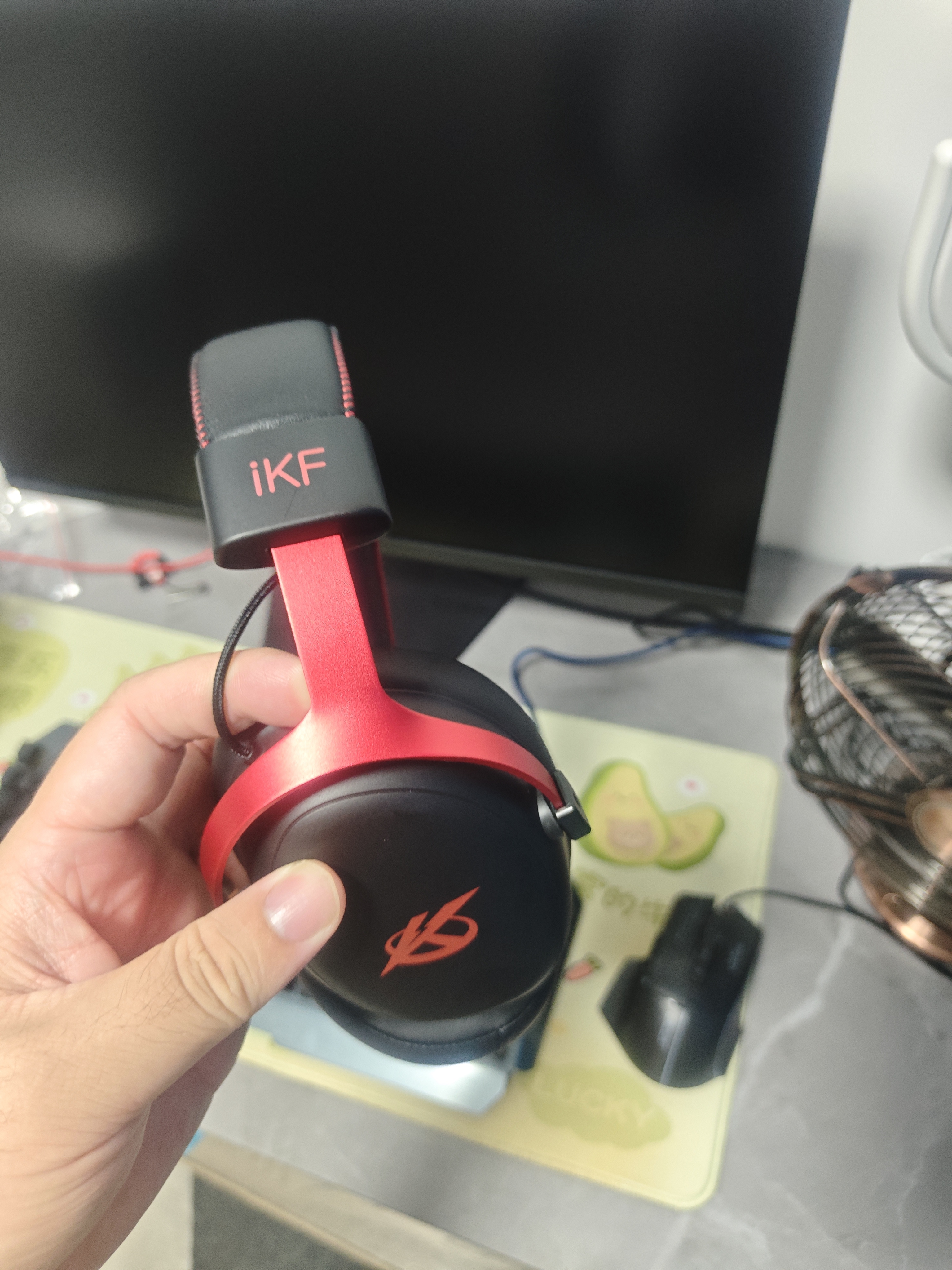 iKF V11 Pro7.1【超竞自研版】四模无线游戏耳机头戴式7.1环绕音效蓝牙电竞三角洲FPS听声辨位 黑红色 实拍图