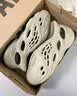 阿迪达斯 Yeezyfoam水泥灰椰子男女运动洞洞鞋GV6840 42 实拍图