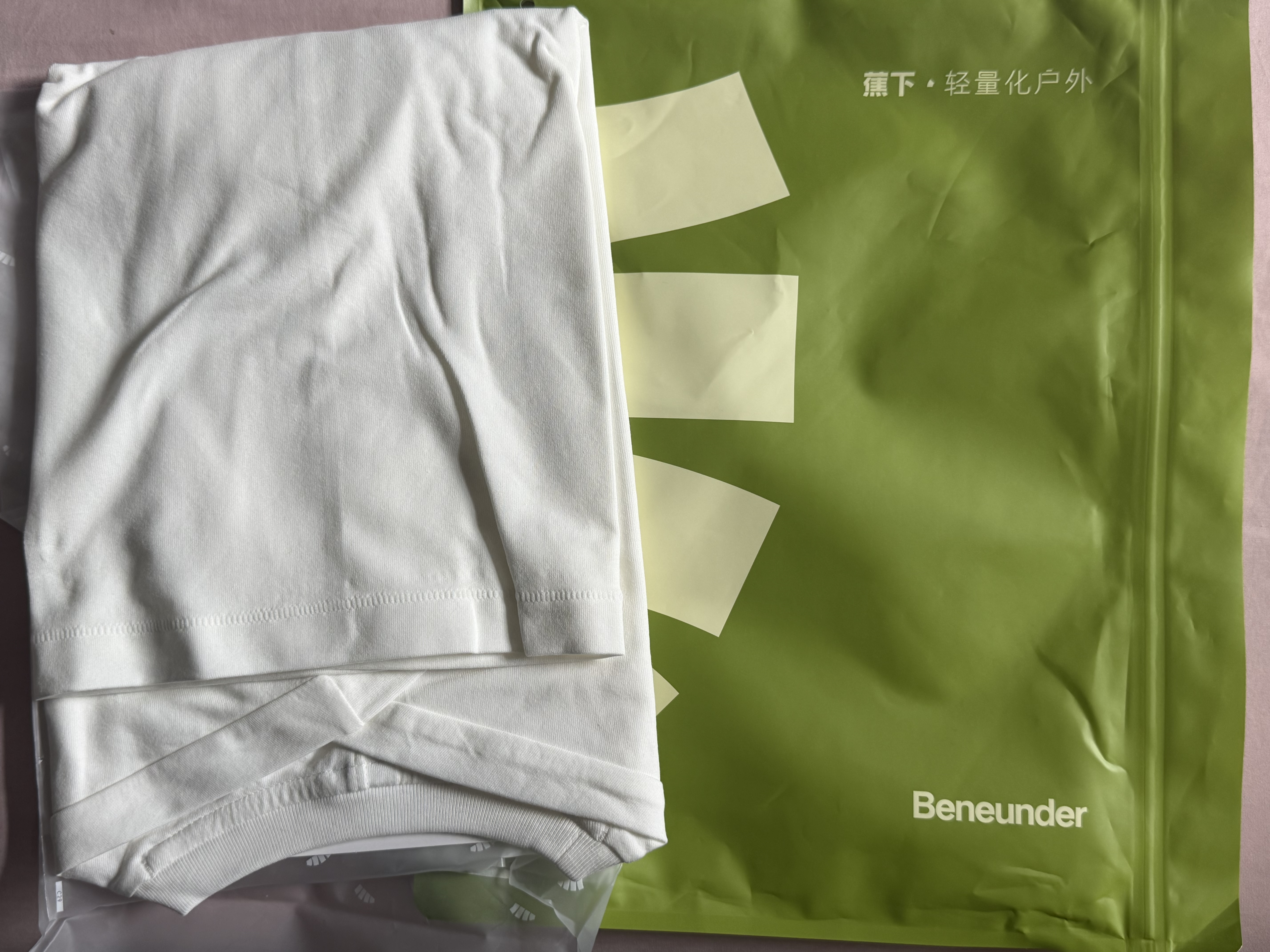 蕉下（beneunder）轻薄透气女士T恤运动休闲短款CT007霜奶白L 实拍图