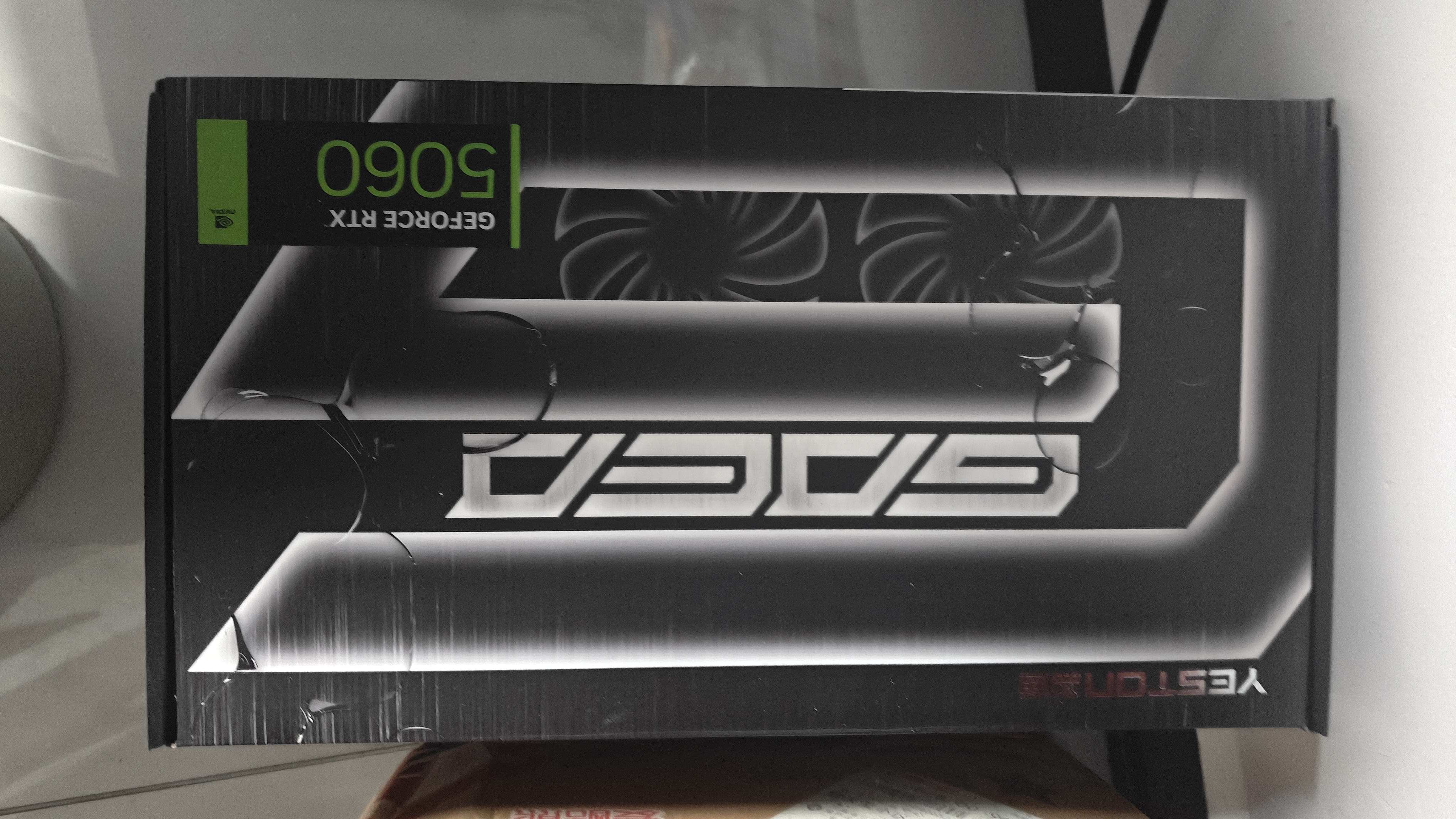 盈通（yeston）GeForce RTX 5060 8GB 大地之神 GD GDDR7 DLSS 4.5 电竞光追游戏AI智能学习电脑独立黑色显卡 实拍图