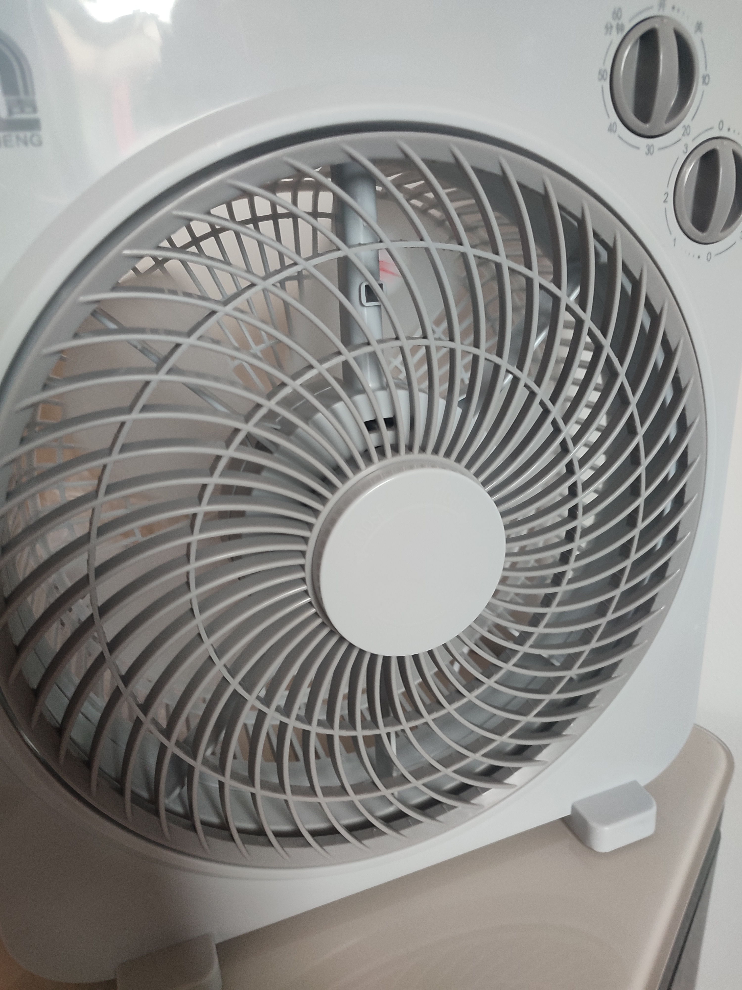 容声电风扇桌面小风扇低噪柔风转页扇家用风扇节能轻音台扇台式桌面循环扇床头办公卧室学生RS-FT2001H 实拍图