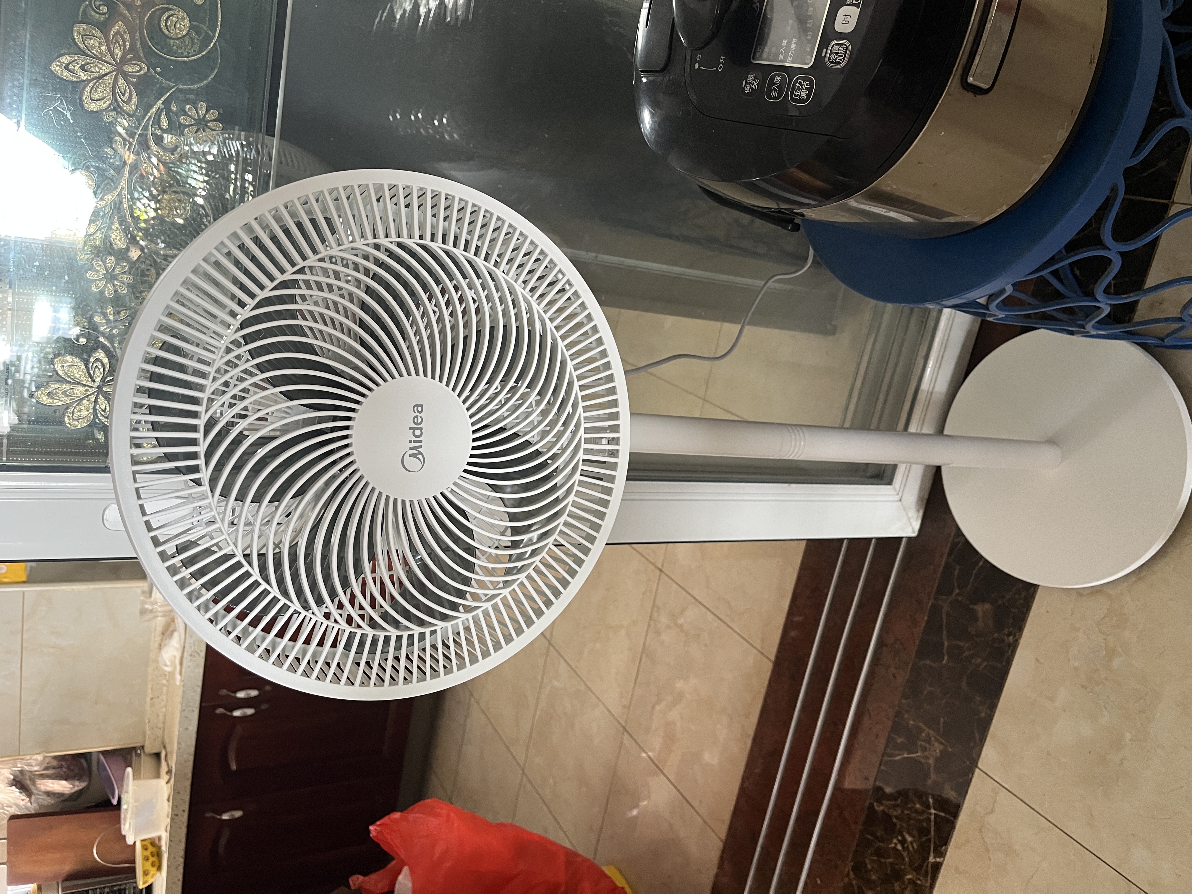 美的（Midea）电风扇落地扇台扇家用大风量电扇宿舍轻音低噪台式桌面两用节能 【七叶强风  台地两用】珍珠白SAF30AC 实拍图