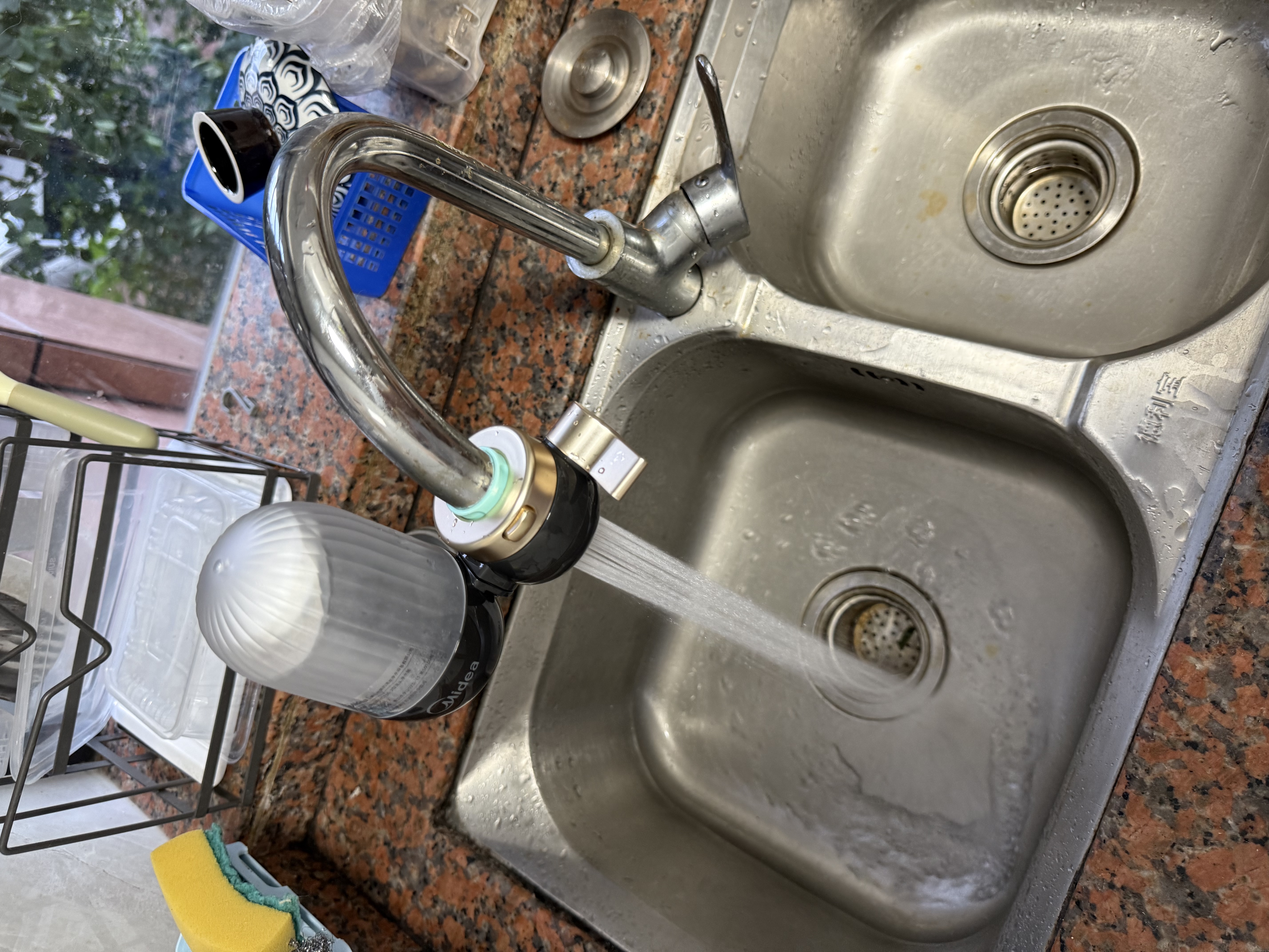 美的（Midea）水龙头过滤器家用厨房自来水净水器 活性炭12级精滤 可清洗 除氯除异味除垢 通用安装前置滤水器 2芯装【2年免换芯】活性炭增强版滤芯 实拍图