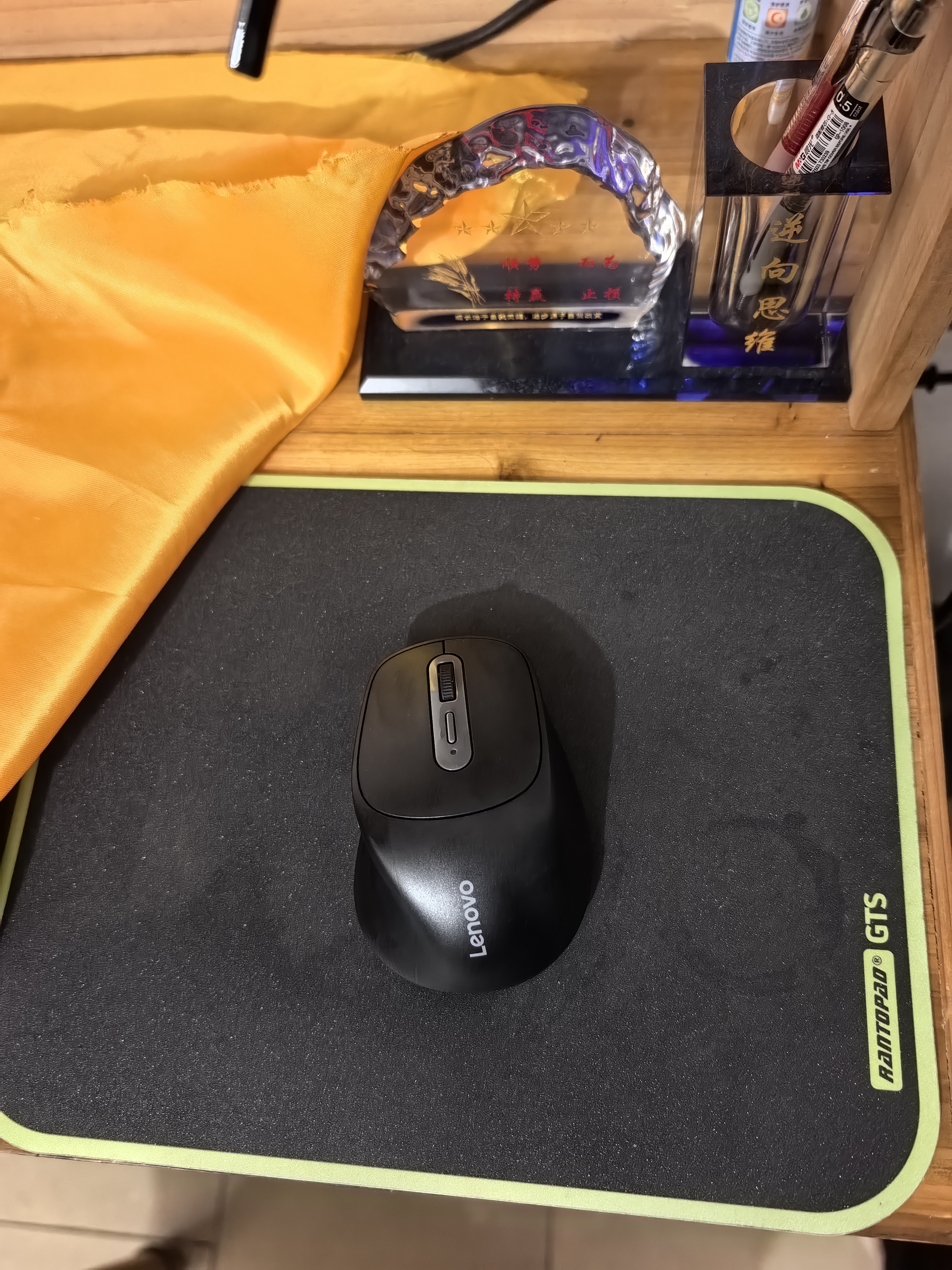 联想（Lenovo）无线蓝牙双模鼠标M300Pro 可充电 人体工学设计右手鼠标商务办公鼠标 笔记本平板鼠标 黑 实拍图