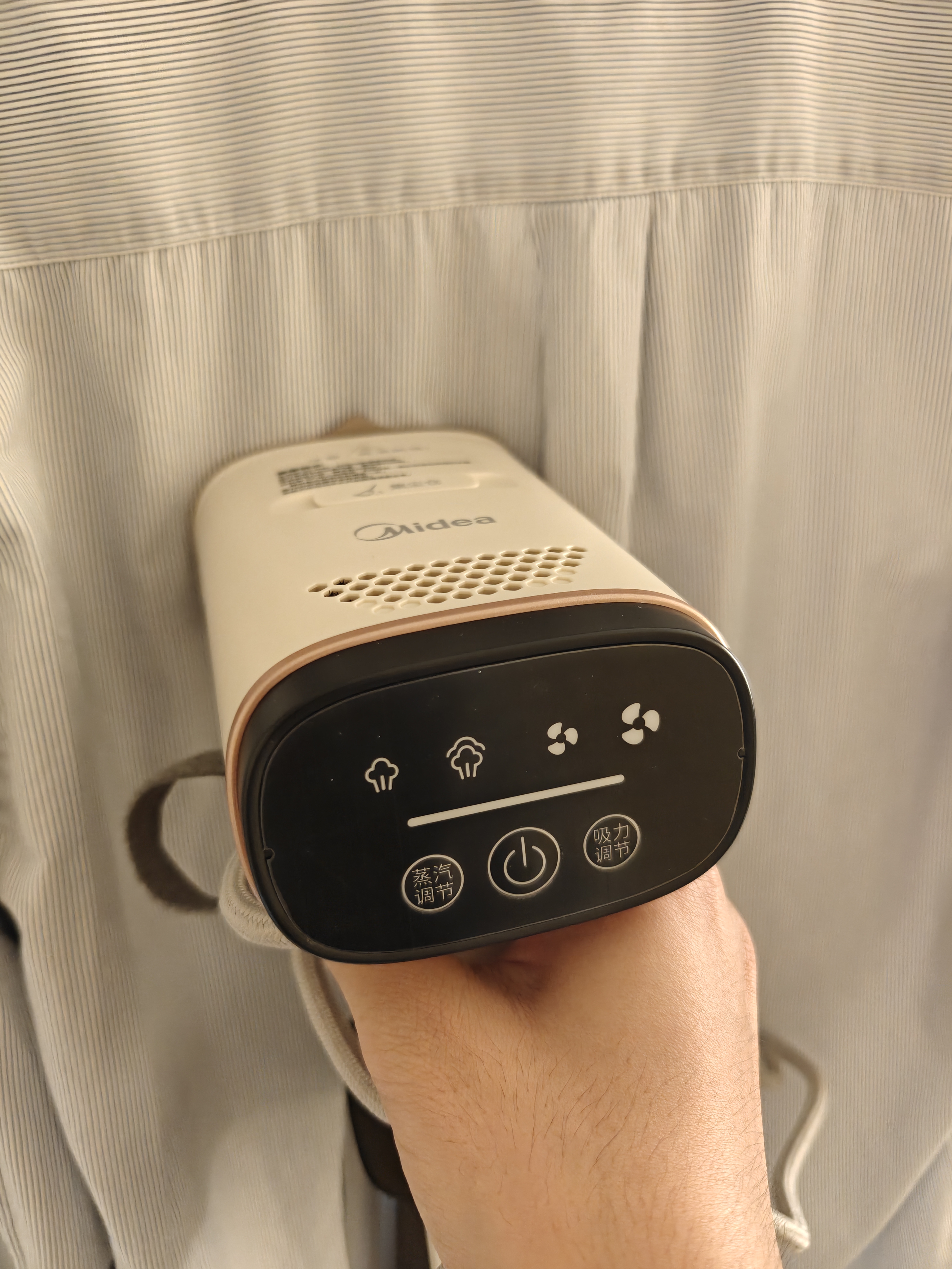 美的（Midea）【新一代有钛吸烫机】吸附式手持挂烫机/电熨斗23g/min大蒸汽家用小型熨烫机除螨YBD15XT 实拍图