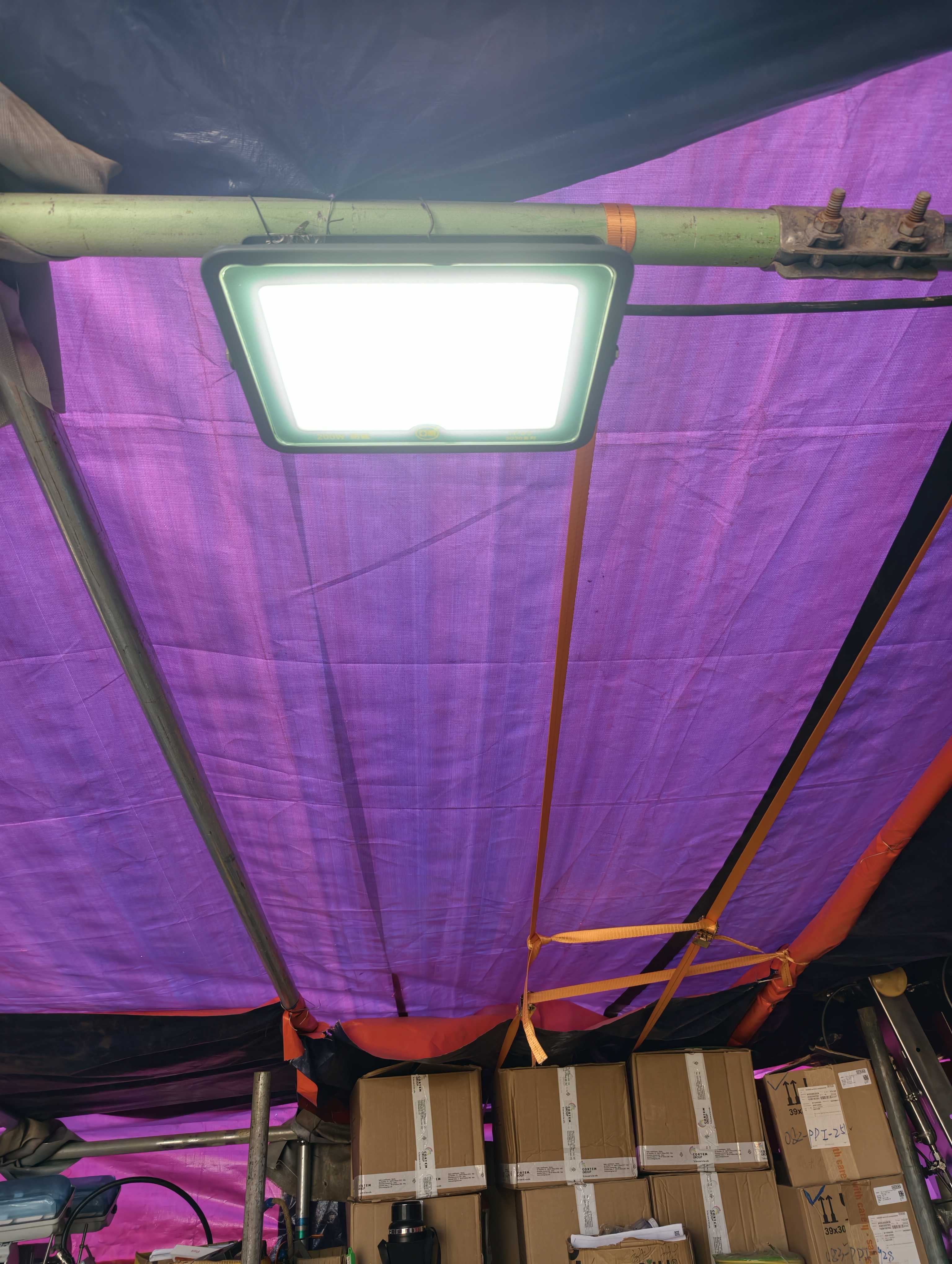 亚明 LED投光灯磨砂玻璃防眩目球场灯仓库户外照明车间射灯 IP65防水超亮200w 实拍图