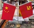 易利丰（elifo）中国国庆节办公桌面党旗国旗摆件办公室小红旗带底座小国旗会议桌旗子桌上五星红旗帜会议室桌摆台 实拍图