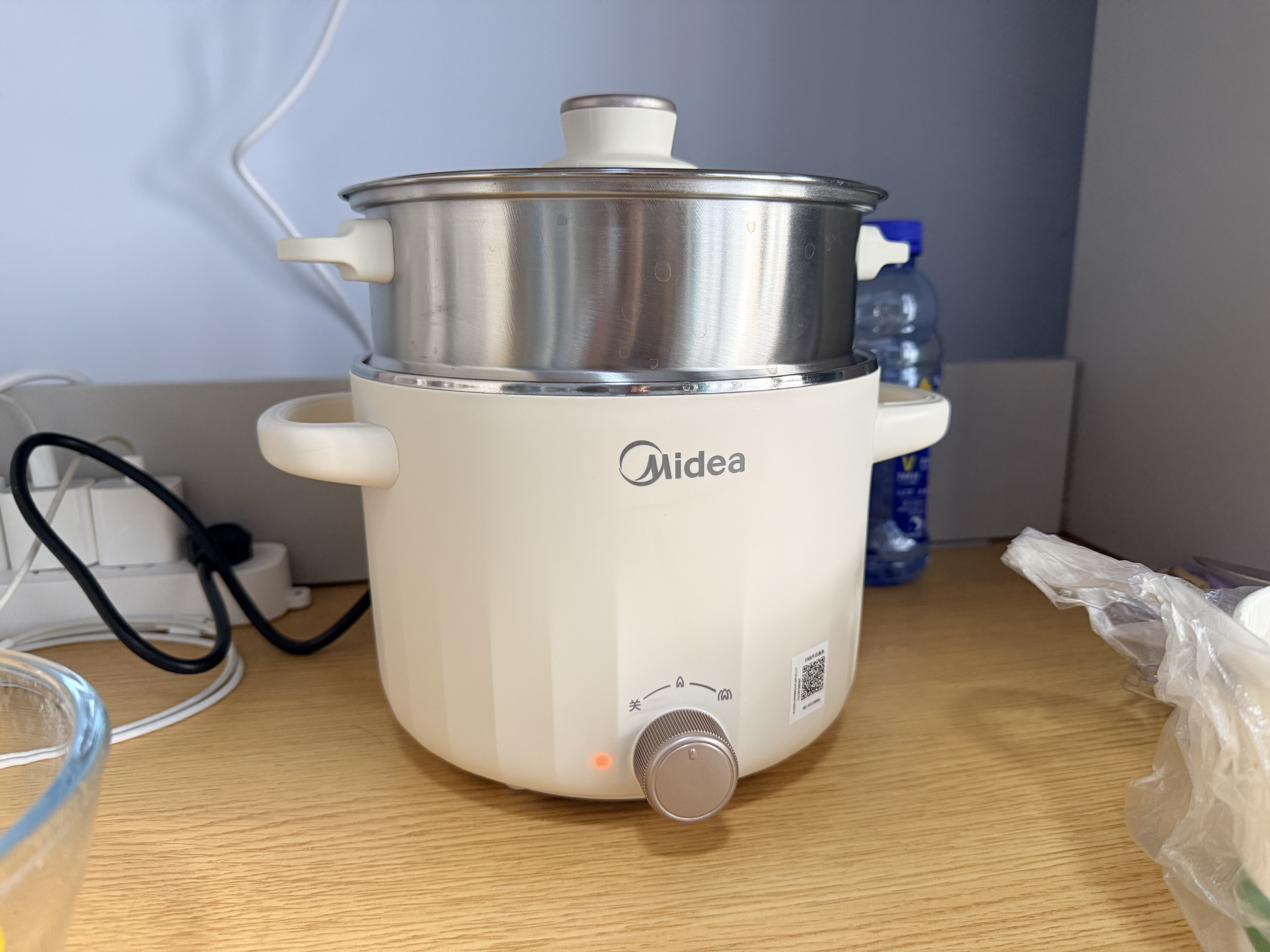 美的（Midea）电煮锅 0涂层不锈钢 宿舍小电锅 多功能家用宿舍泡面小火锅 2.6L蒸煮一体电热锅 XZC2066G 配蒸笼 实拍图