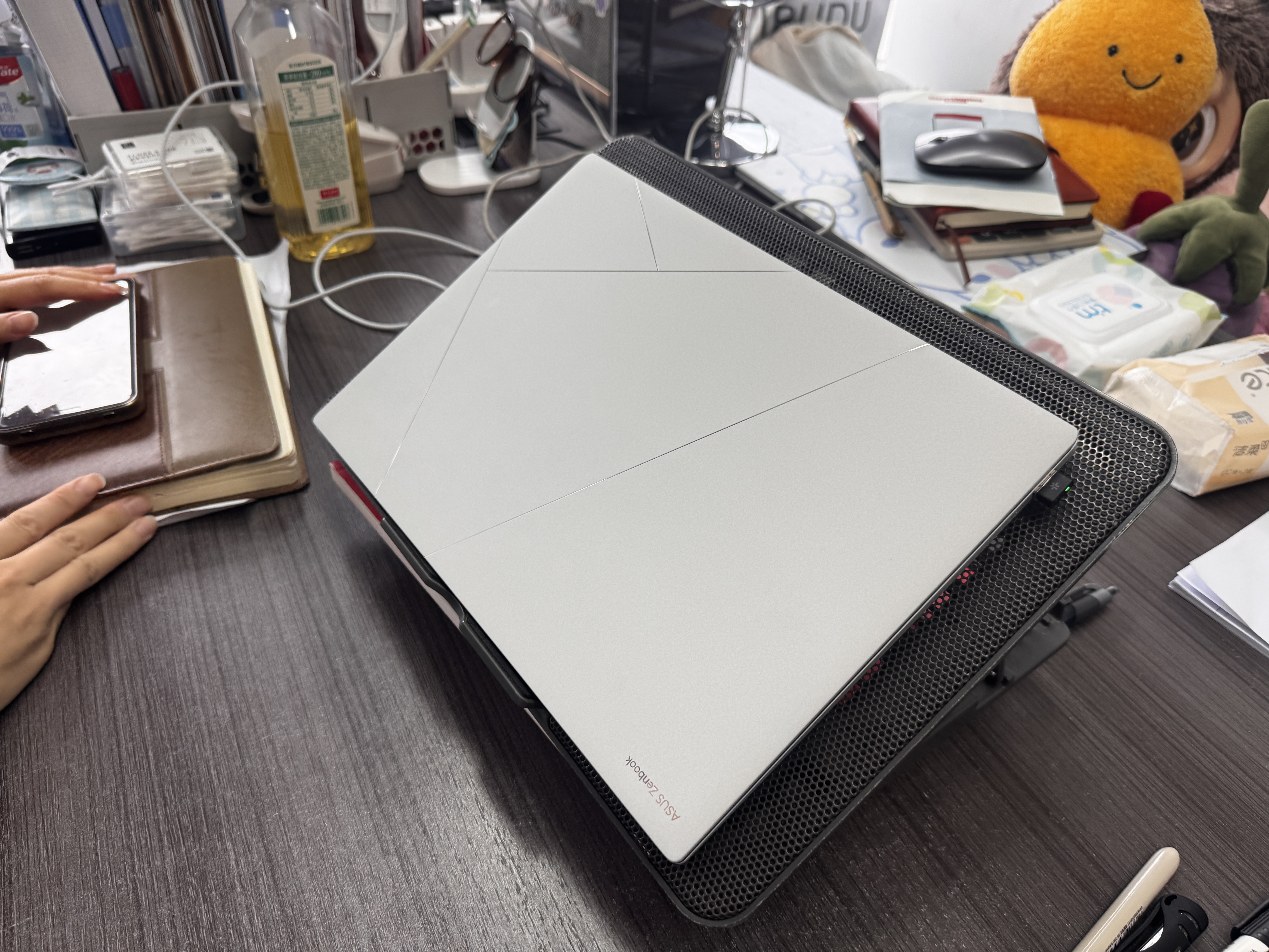 华硕灵耀14 Air 国家补贴 酷睿Ultra7 lunar lake 2.8K 120Hz OLED 1.1cm超轻薄AI电脑(258V 32G 1T) 实拍图