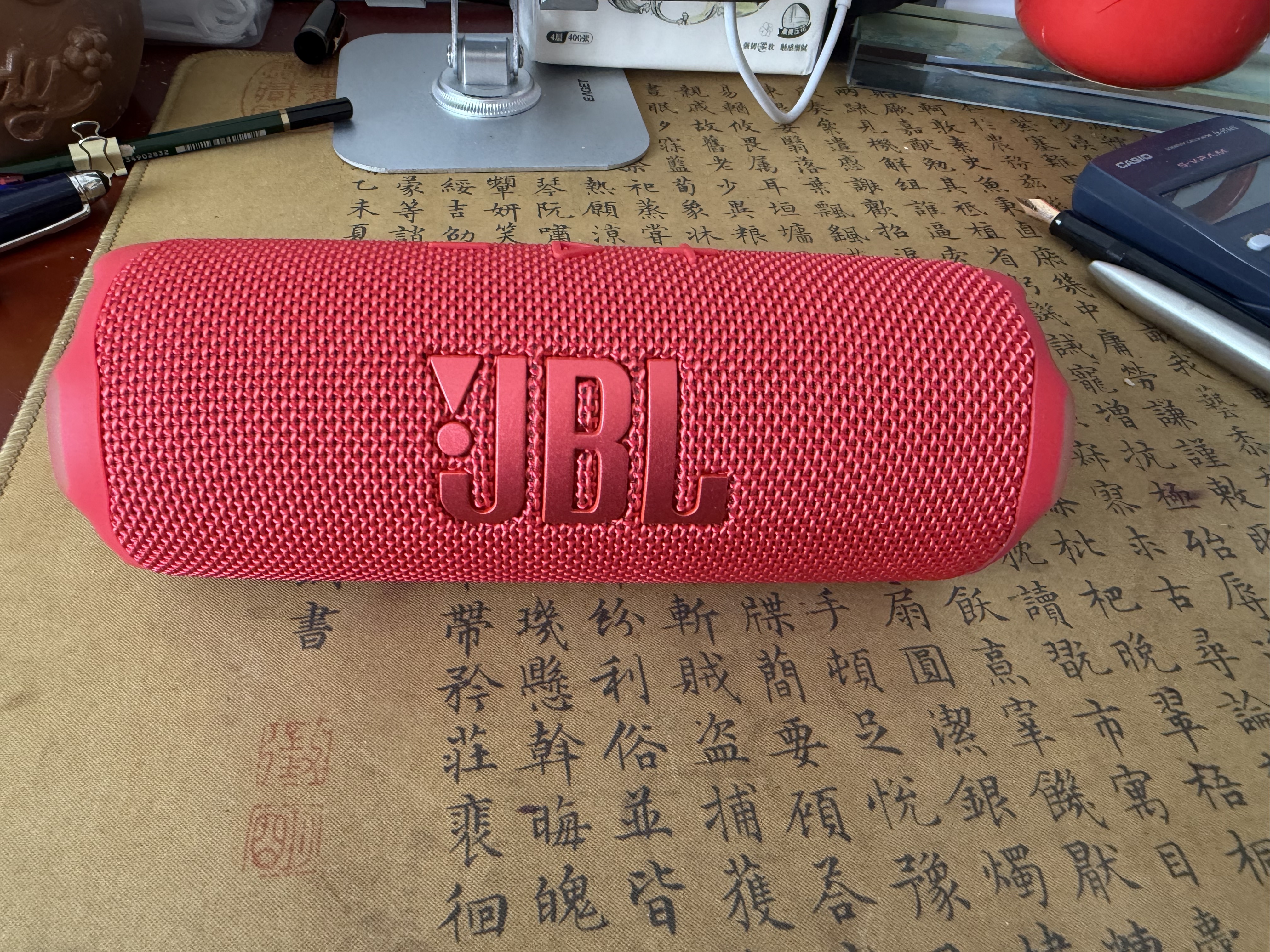 JBL FLIP7 音乐万花筒七代 蓝牙音箱 户外便携音响 赛道扬声器 AI音效增强 旅游搭子 中秋礼物 庆典红 实拍图
