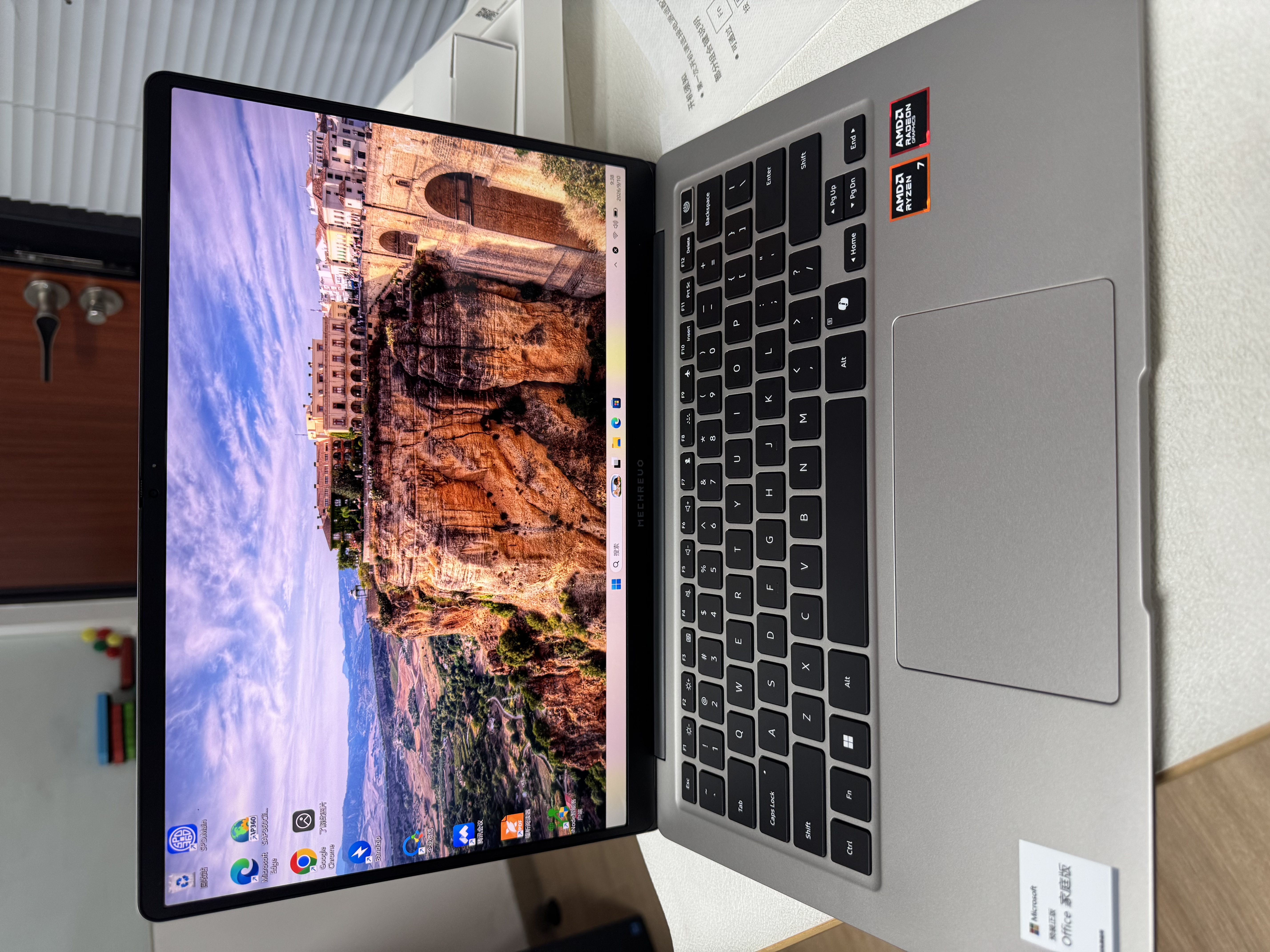 机械革命【国家补贴】星耀14(R7 H 255 32G 1T  2.8K OLED 120Hz100%DCI-P3)办公笔记本电脑轻薄游戏本 实拍图