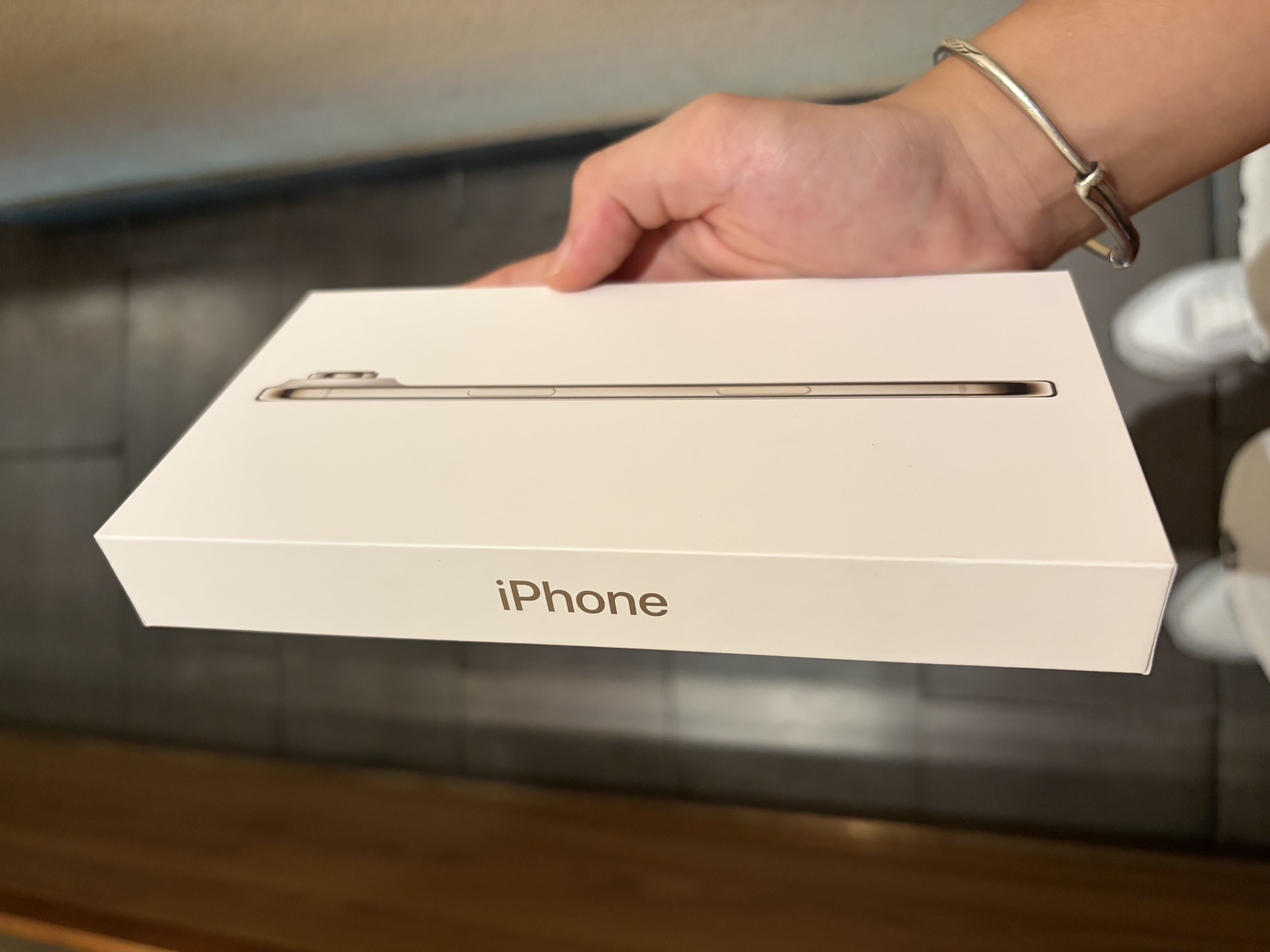 Apple/苹果 iPhone Air 256GB 浅金色 【仅支持eSIM】 实拍图