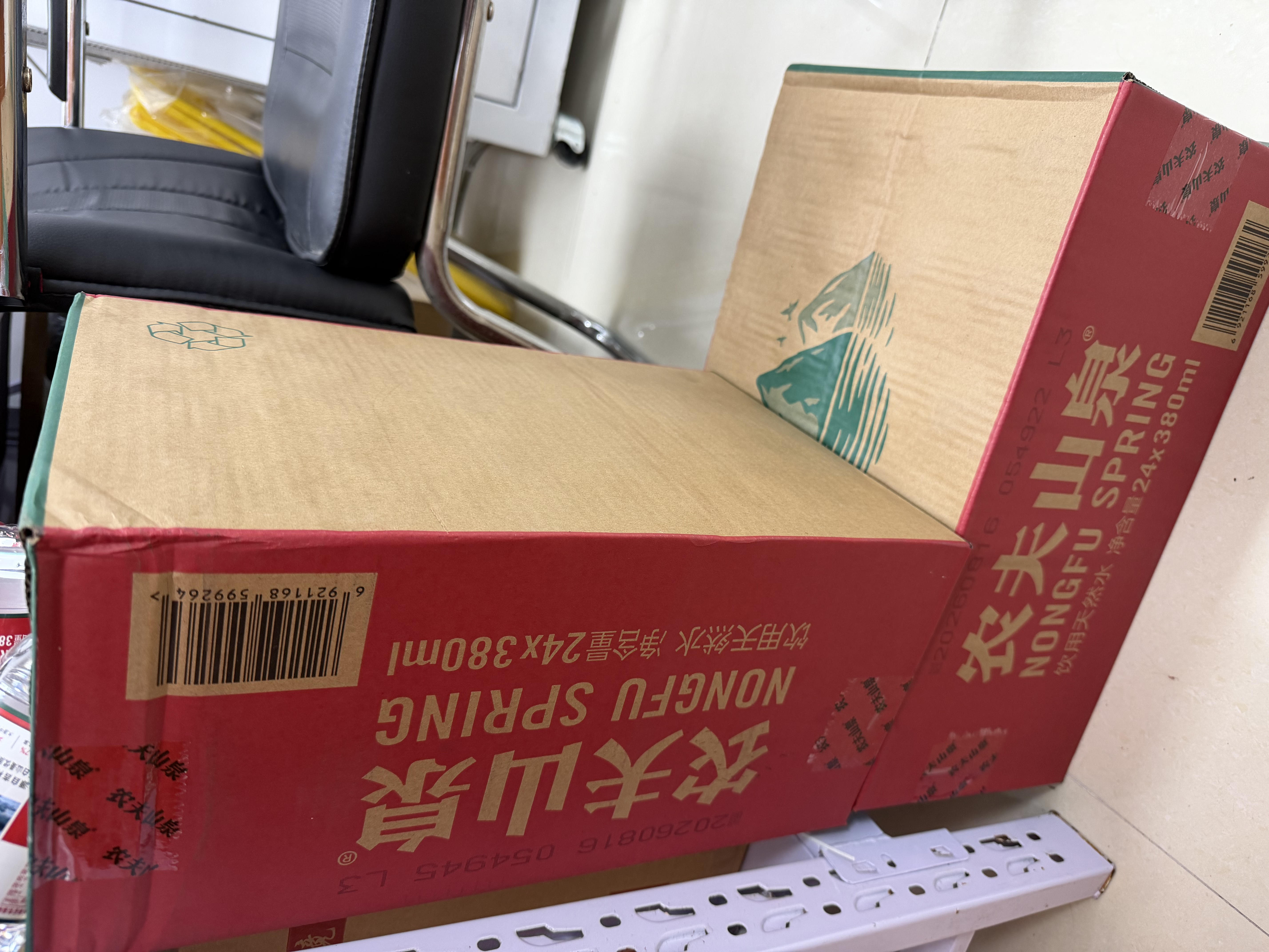 农夫山泉 饮用水饮用天然水380ml*24瓶 办公商务会议 塑膜纸箱随机发货 实拍图