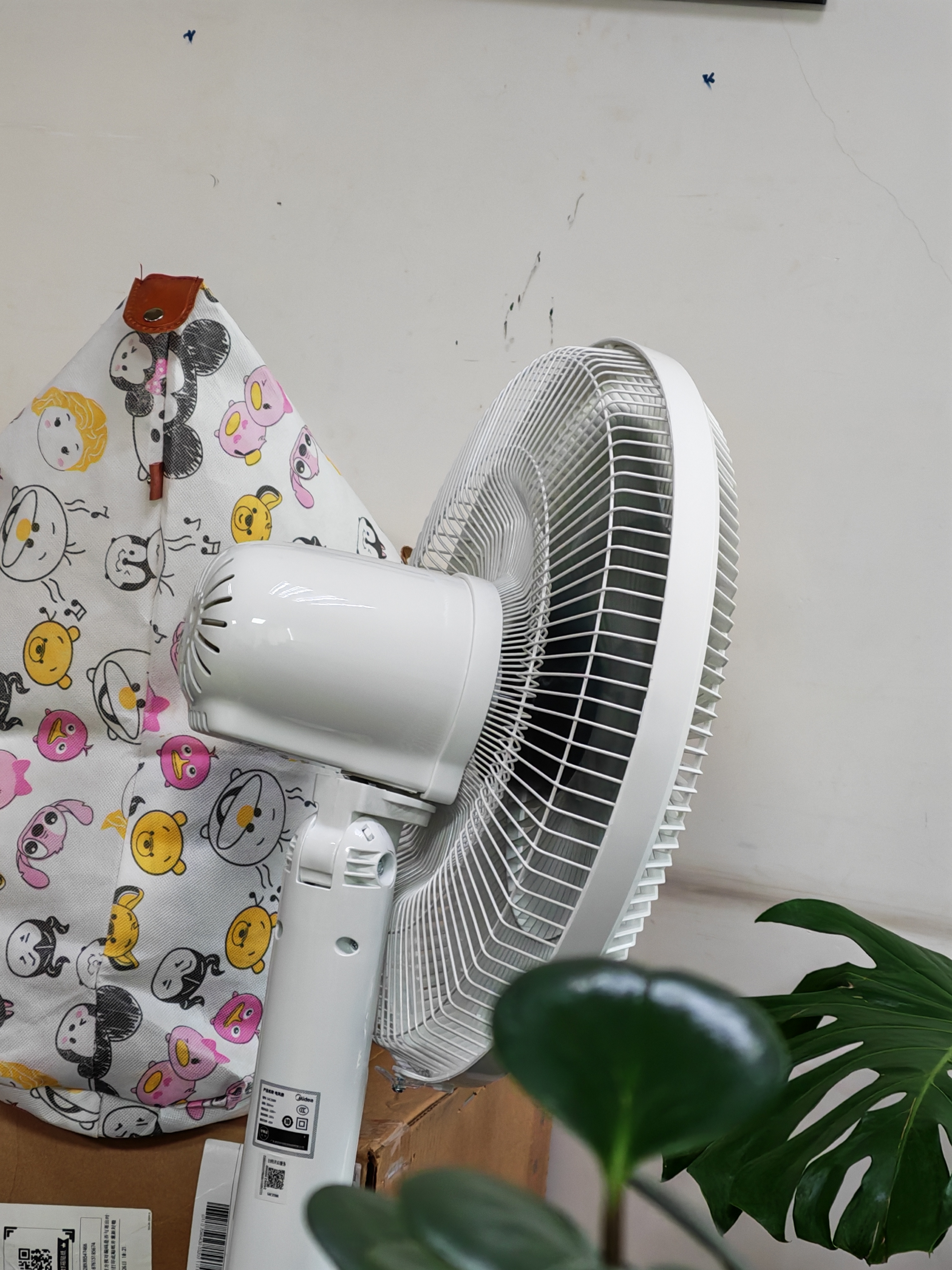 美的（Midea）电风扇落地扇家用大风量 远距离强风轻音送凉电扇 立式落地风扇家用卧室客厅办公桌面加高加大飓风 【白色遥控】7h定时 实拍图