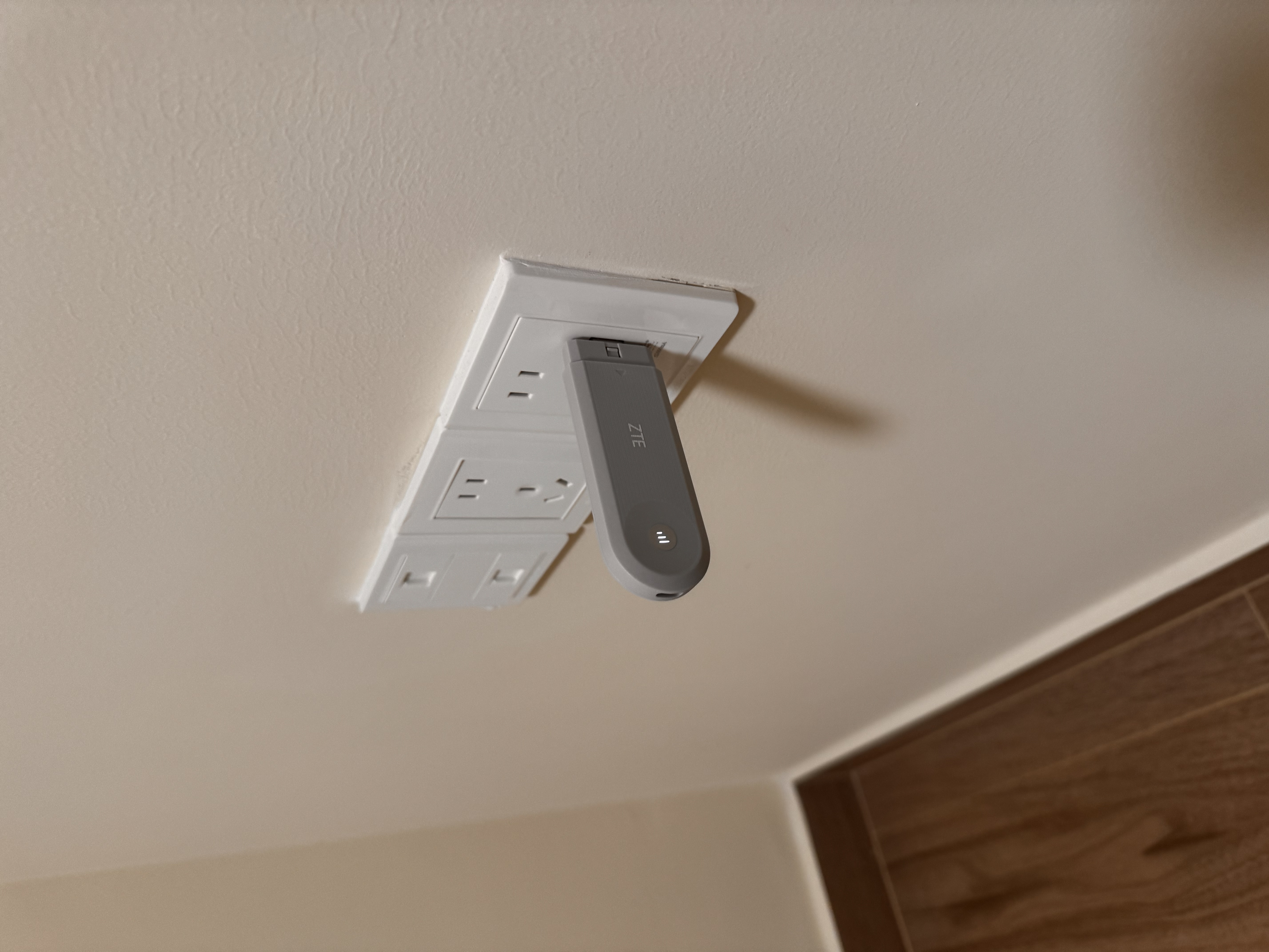 中兴（ZTE）F40 5G RedCap随身wifi6可插卡轻量化5G移动wifi无线网便携路由器热点笔记本电脑上网流量2026款 实拍图