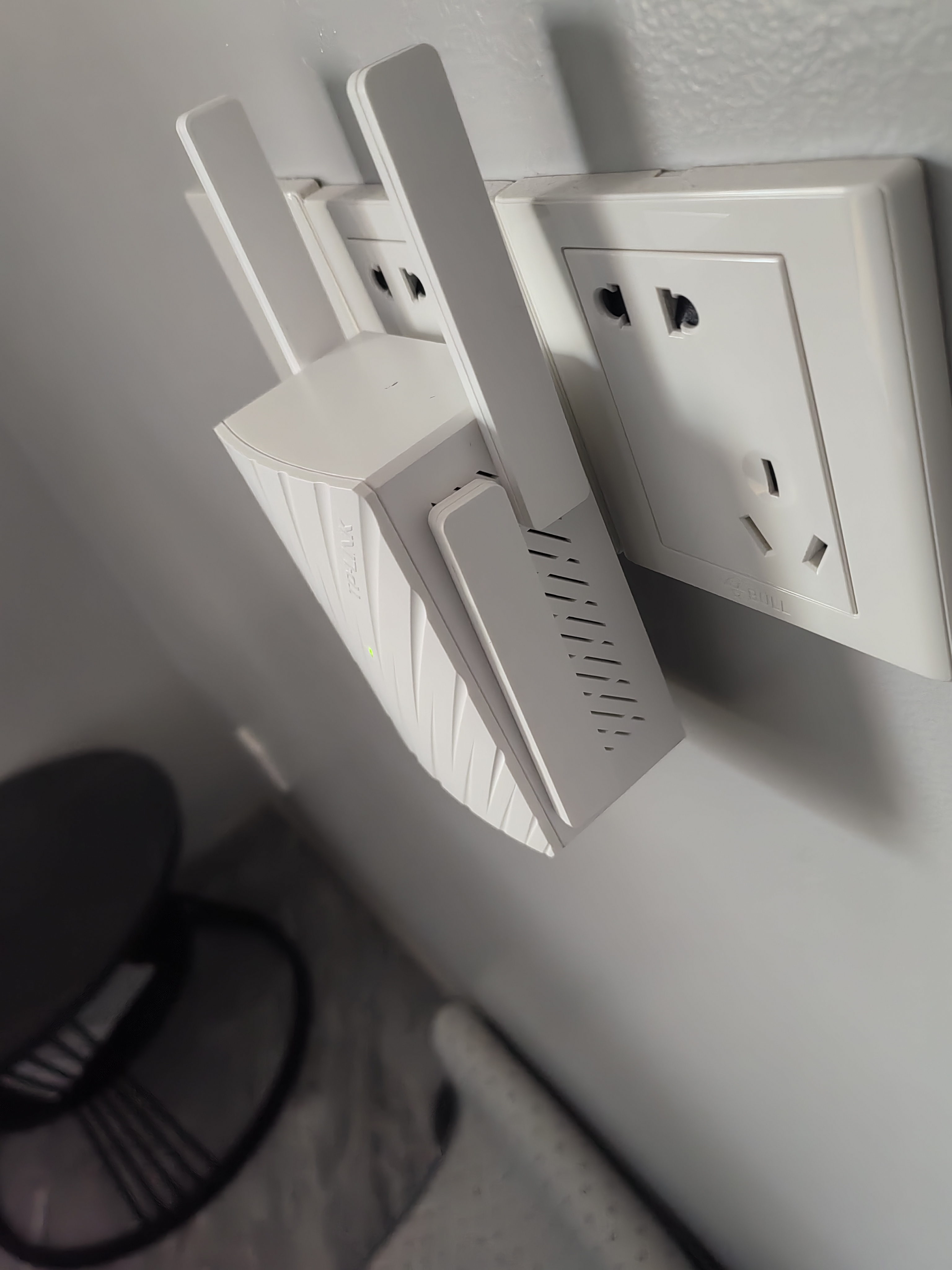 普联（TP-LINK）AC1200双频wifi放大器 Wi-Fi无线信号扩展器 中继器 路由器信号无线网络增强器  TL-WDA6332RE 实拍图