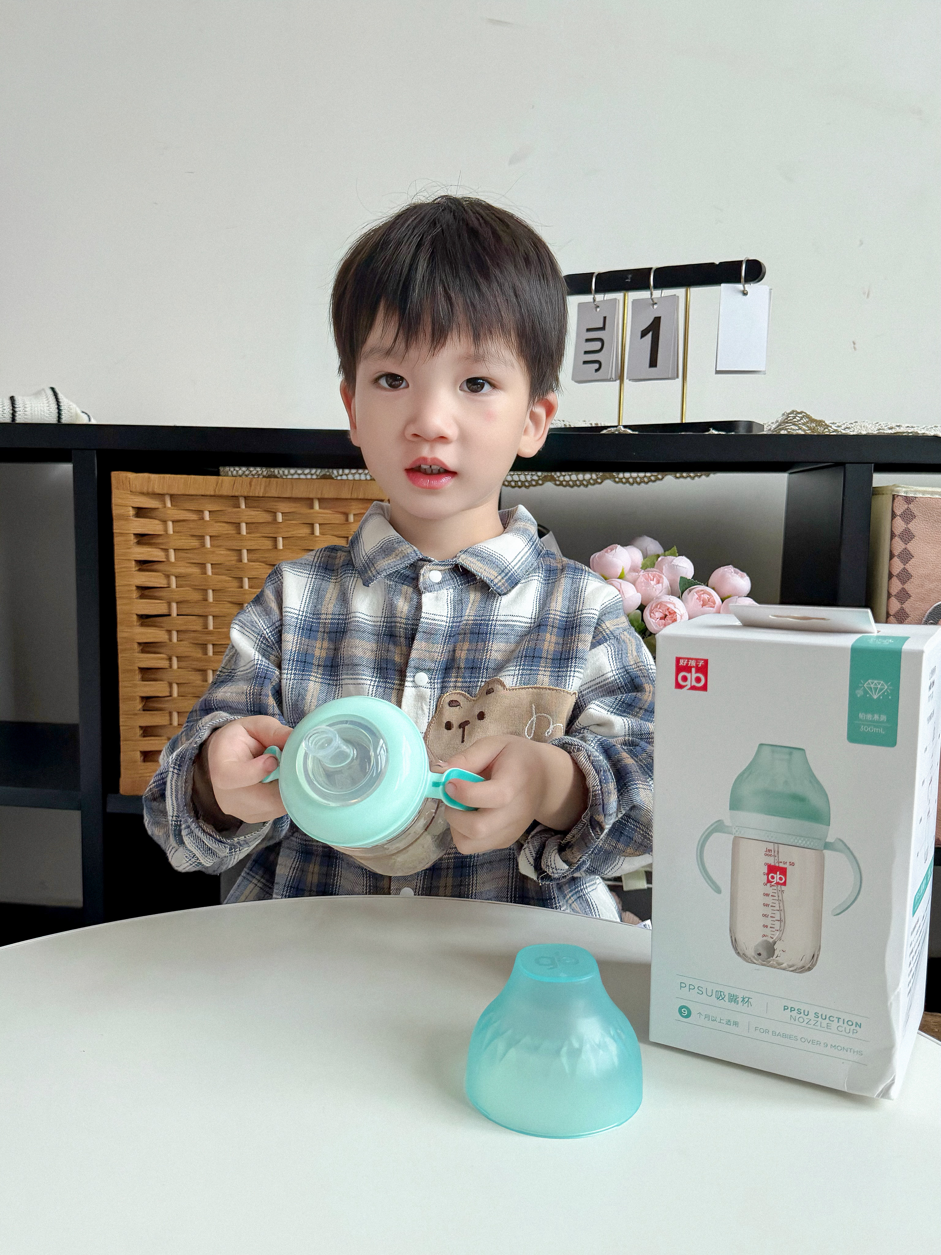 好孩子（gb）吸管奶瓶 大宝宝一岁以上3-6岁PPSU耐摔宽口径大容量带手柄直饮杯 【重力球吸嘴+翻盖直饮吸管杯头】孔雀蓝 24月+ PPSU 300ml（大奶量推荐） 实拍图