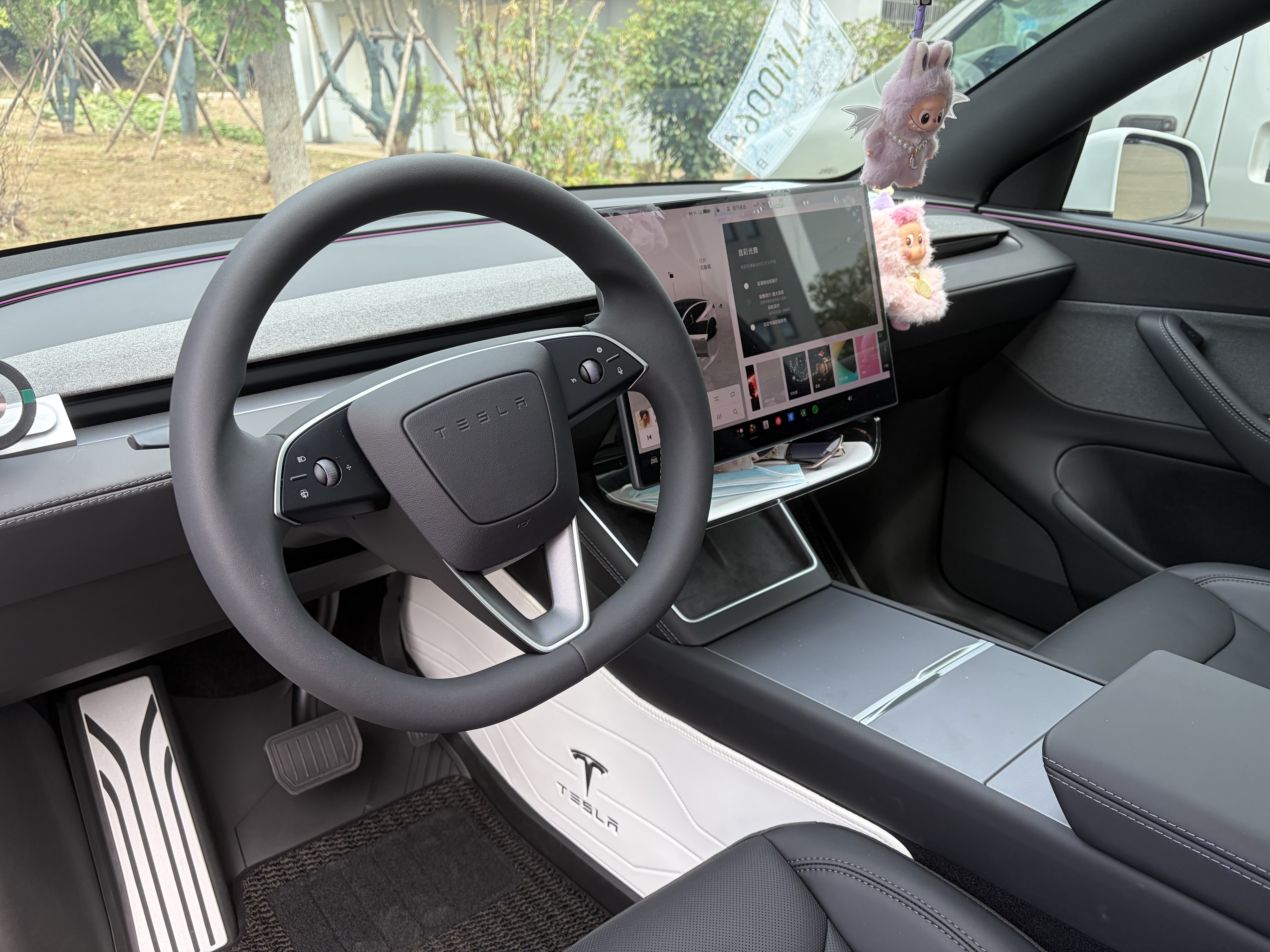FOLOMODO特斯拉焕新版ModelY/3中控两侧防踢垫真纳帕皮白色绒面保护板配件 焕新Y/YL【中控两侧防踢垫】白色 实拍图