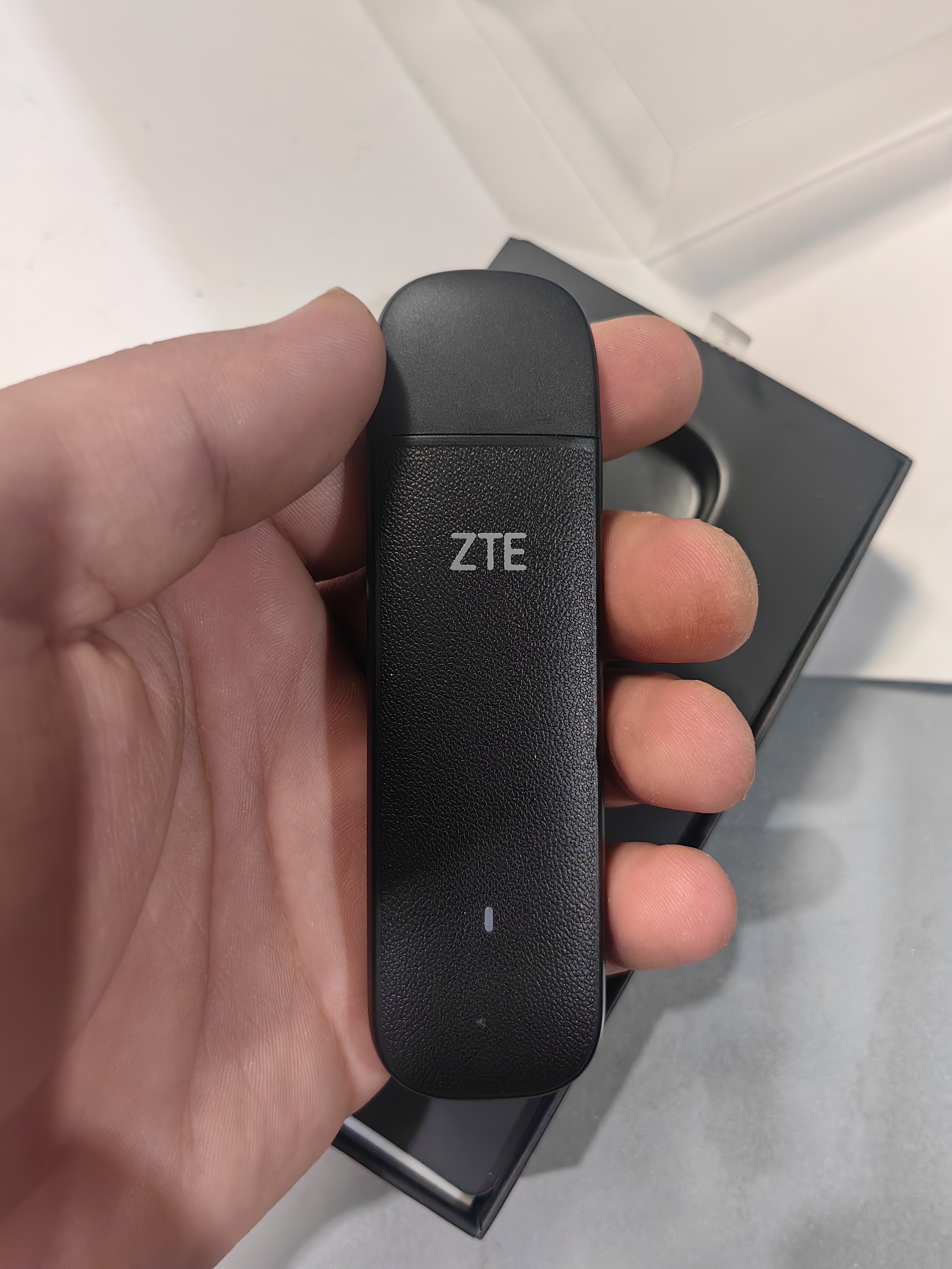 中兴（ZTE）F30Pro随身wifi6可移动无线wifi便携式免插卡随行车载上网卡热点支持5G/4G设备全国通用流量2026款 实拍图