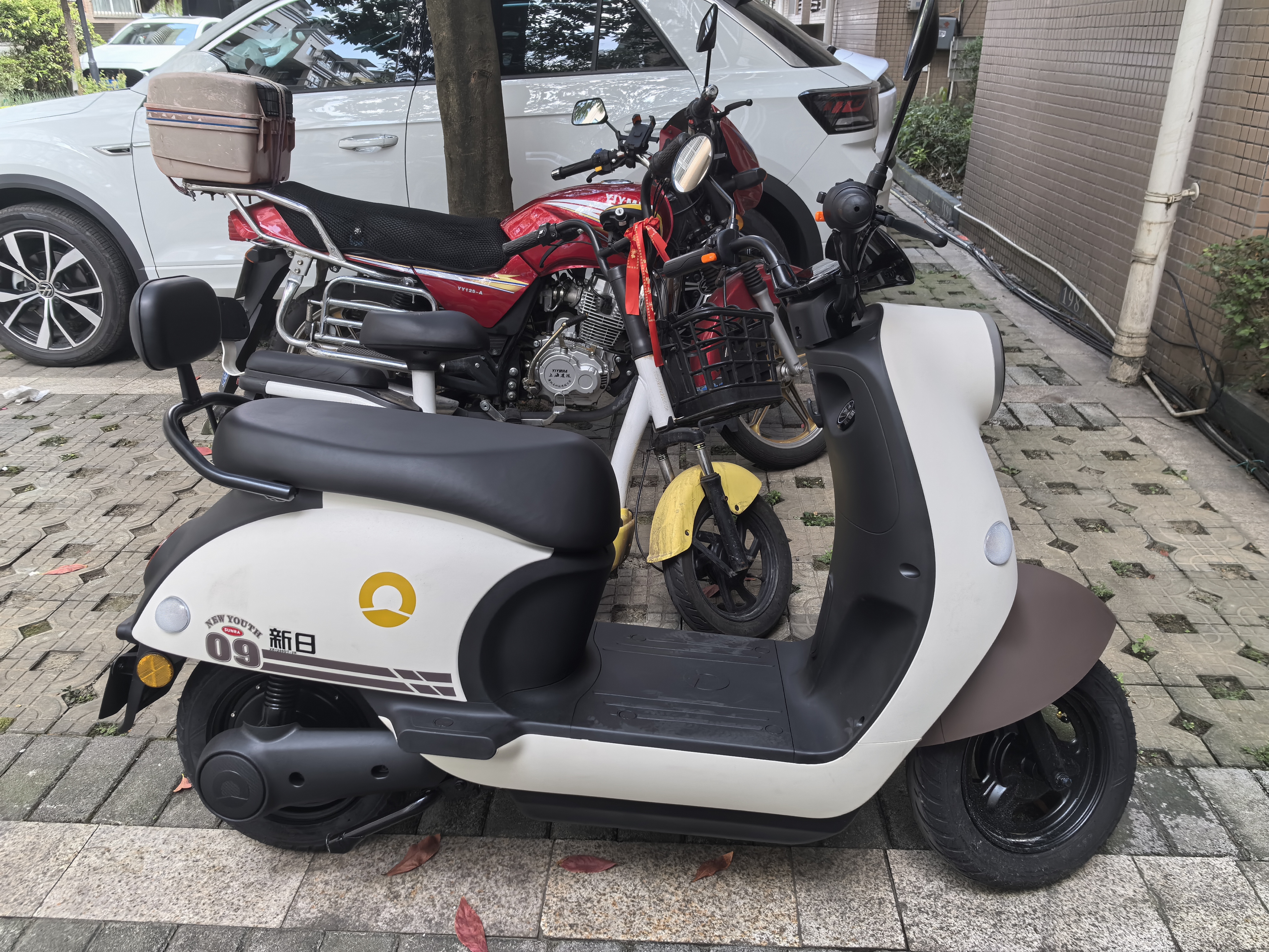 新日（Sunra）电动摩托车 丽曼6块铅酸天能电池72v长续航80km家用踏板电瓶车通勤代步成人电动车棕色 实拍图