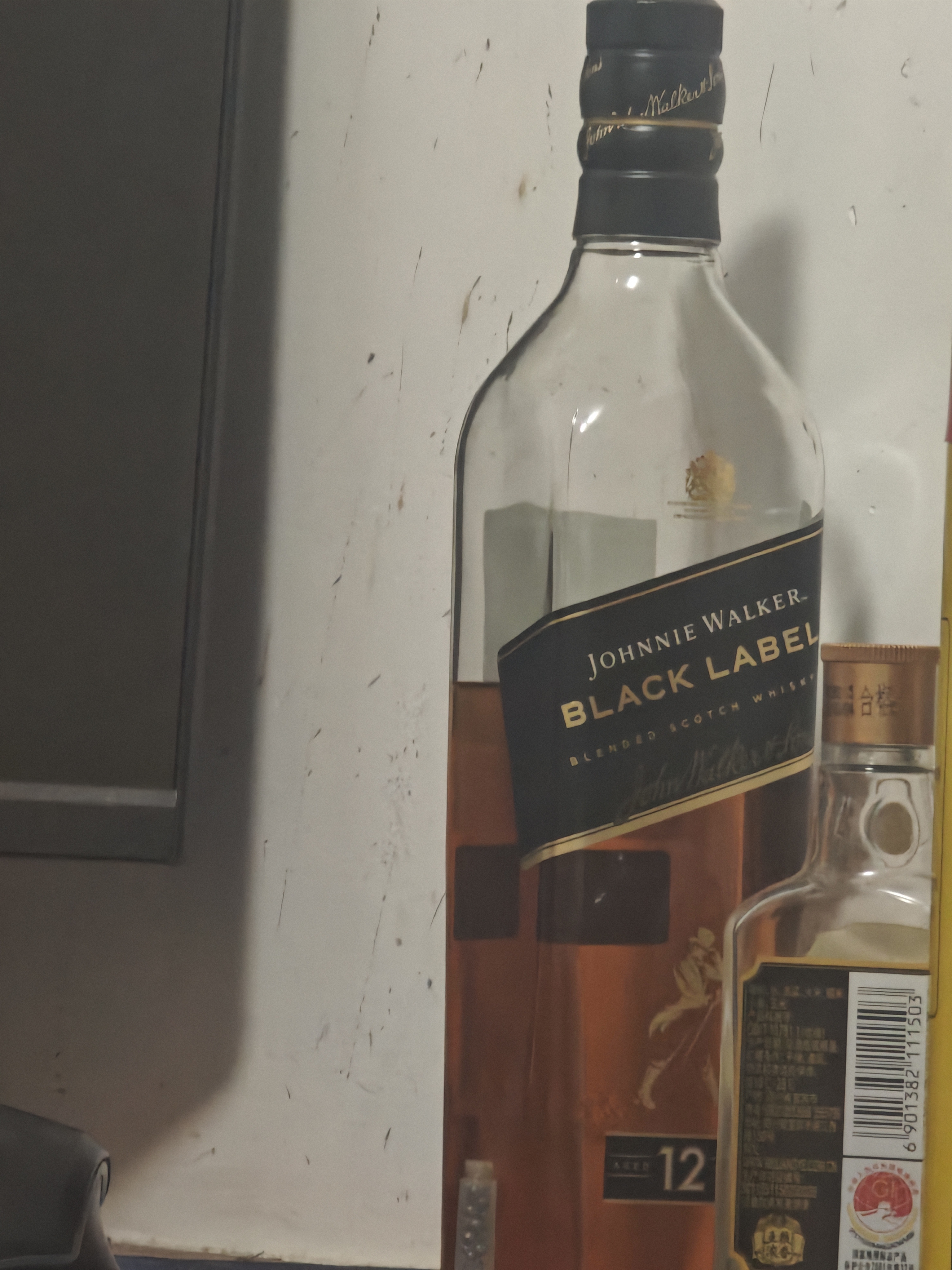 尊尼获加（JOHNNIE WALKER）洋酒 12年黑方黑牌700ml 苏格兰调和型威士忌无盒 实拍图