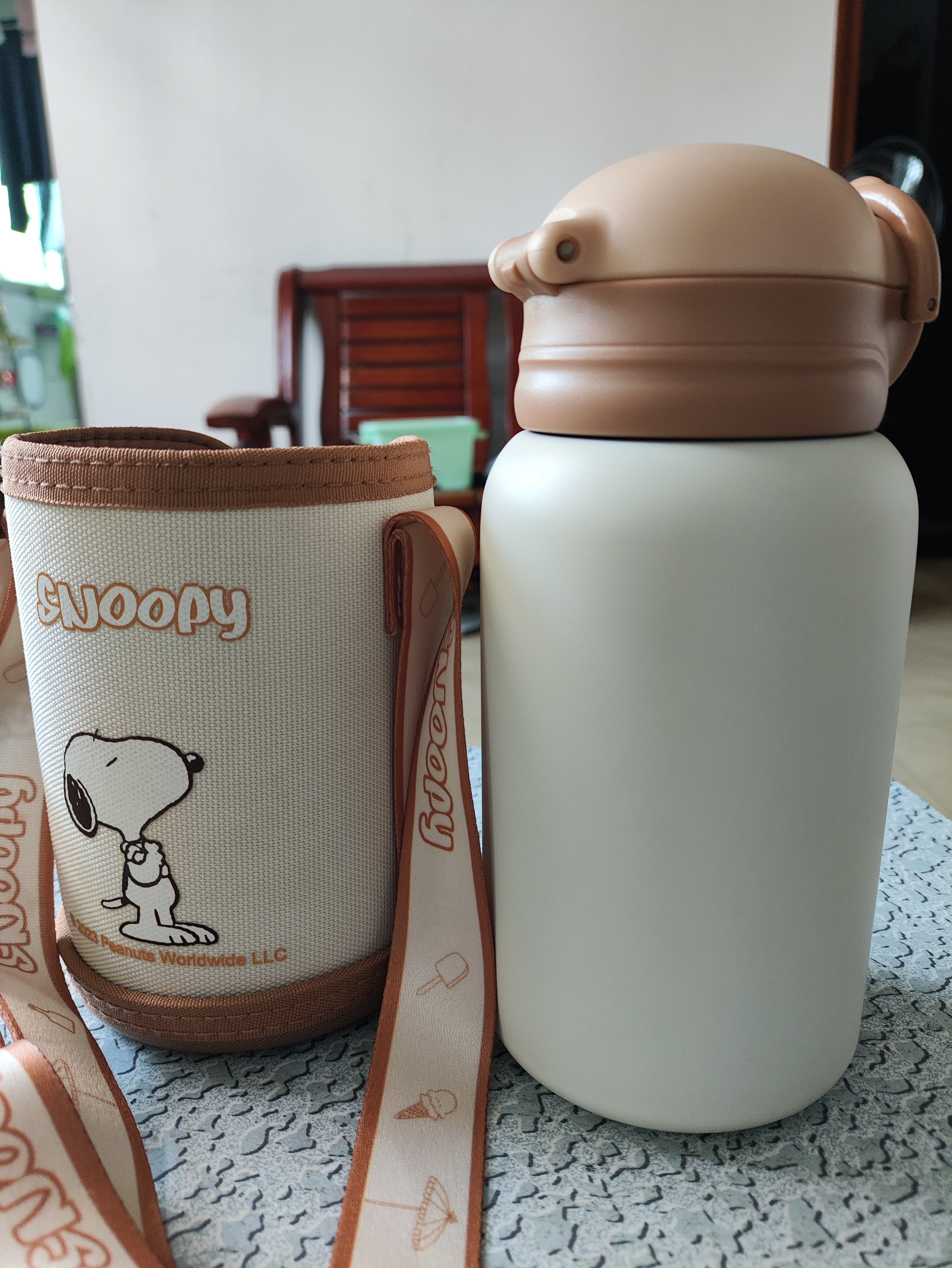 史努比（SNOOPY）儿童保温杯带吸管直饮男女小学生316不锈钢喝水杯子双盖壶500ml咖 实拍图