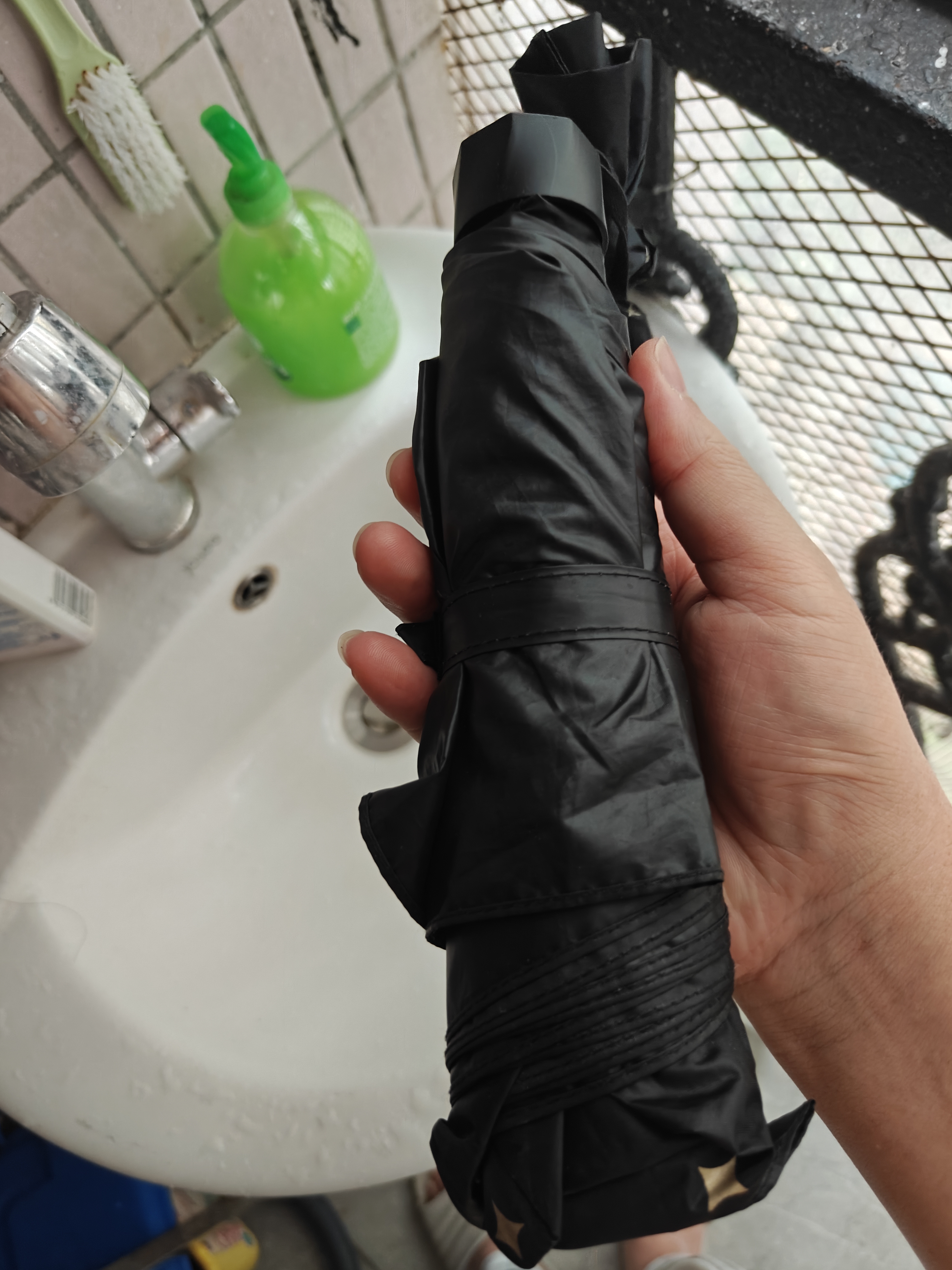 天堂伞 防紫外线晴雨伞三折 雨伞黑胶防晒太阳伞遮阳晴雨伞 黑色 实拍图