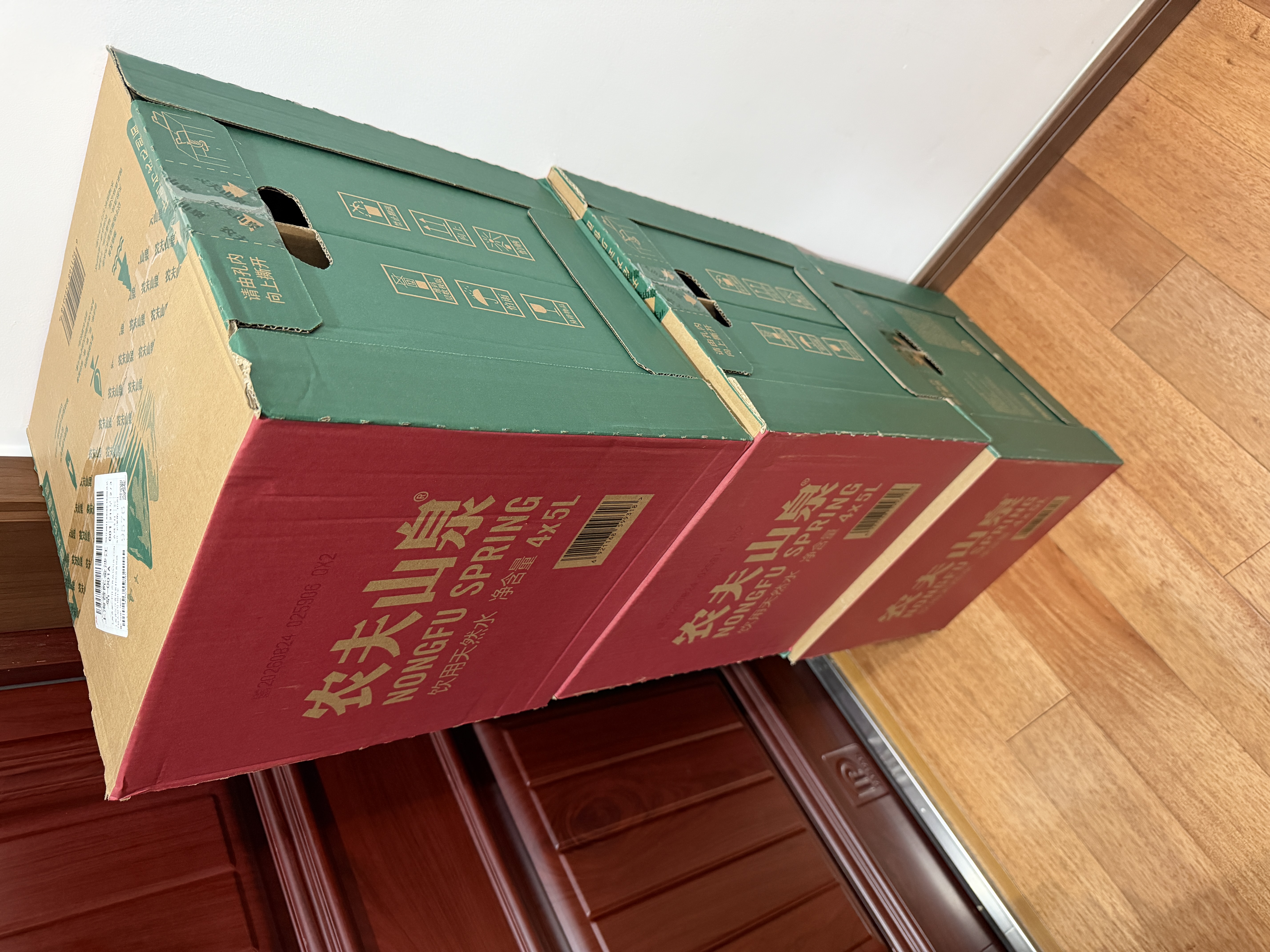 农夫山泉饮用水 饮用天然水5L*4桶 整箱装 桶装水塑膜随机包装 实拍图