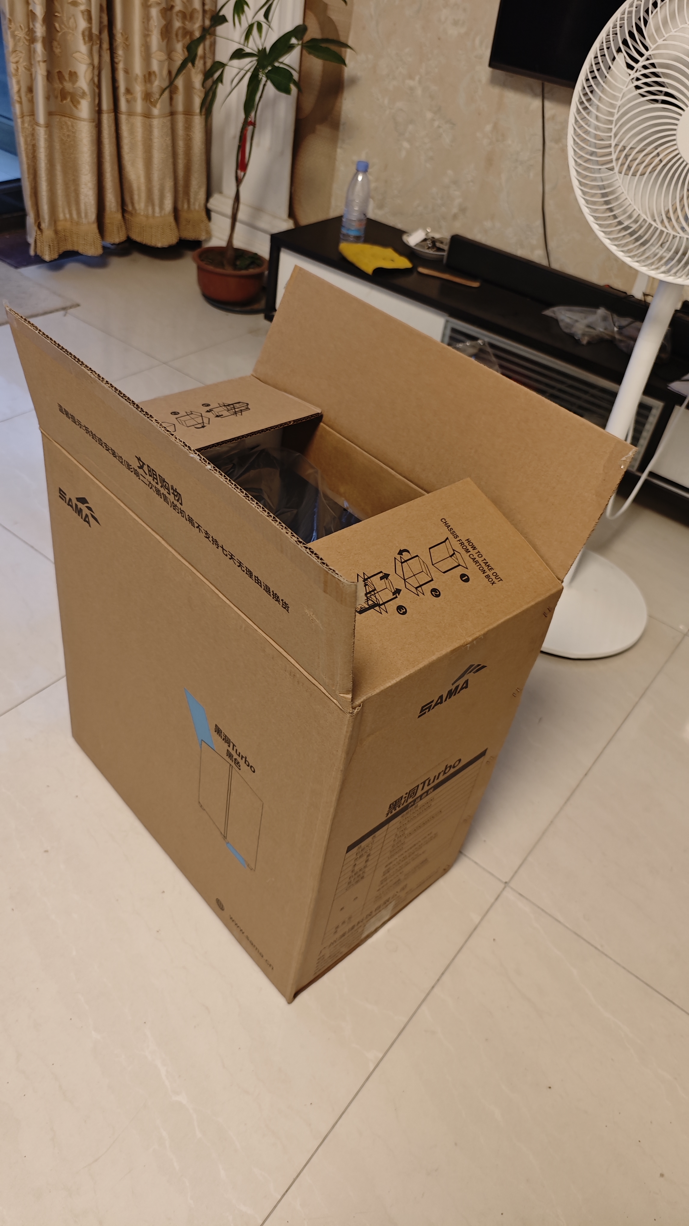 先马（SAMA）黑洞TURBO黑色 主动式吸音降噪电脑机箱/标配3个风扇/三面吸音棉20Gbps TYPE-C接口 实拍图