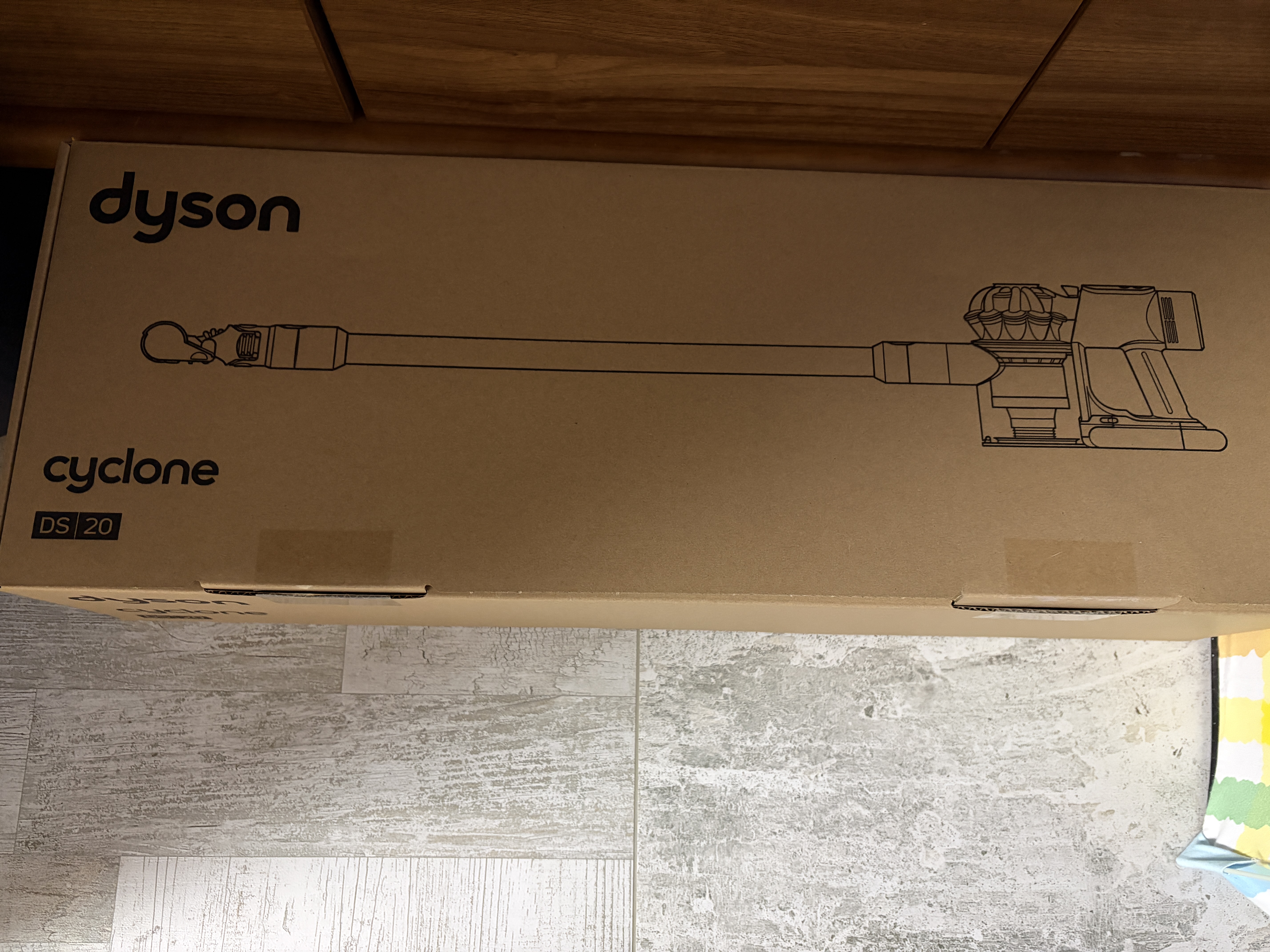 戴森（DYSON）V8 Cyclone无绳吸尘器 手持无线 除螨 宠物 家庭适用 礼物推荐 旗舰版 实拍图