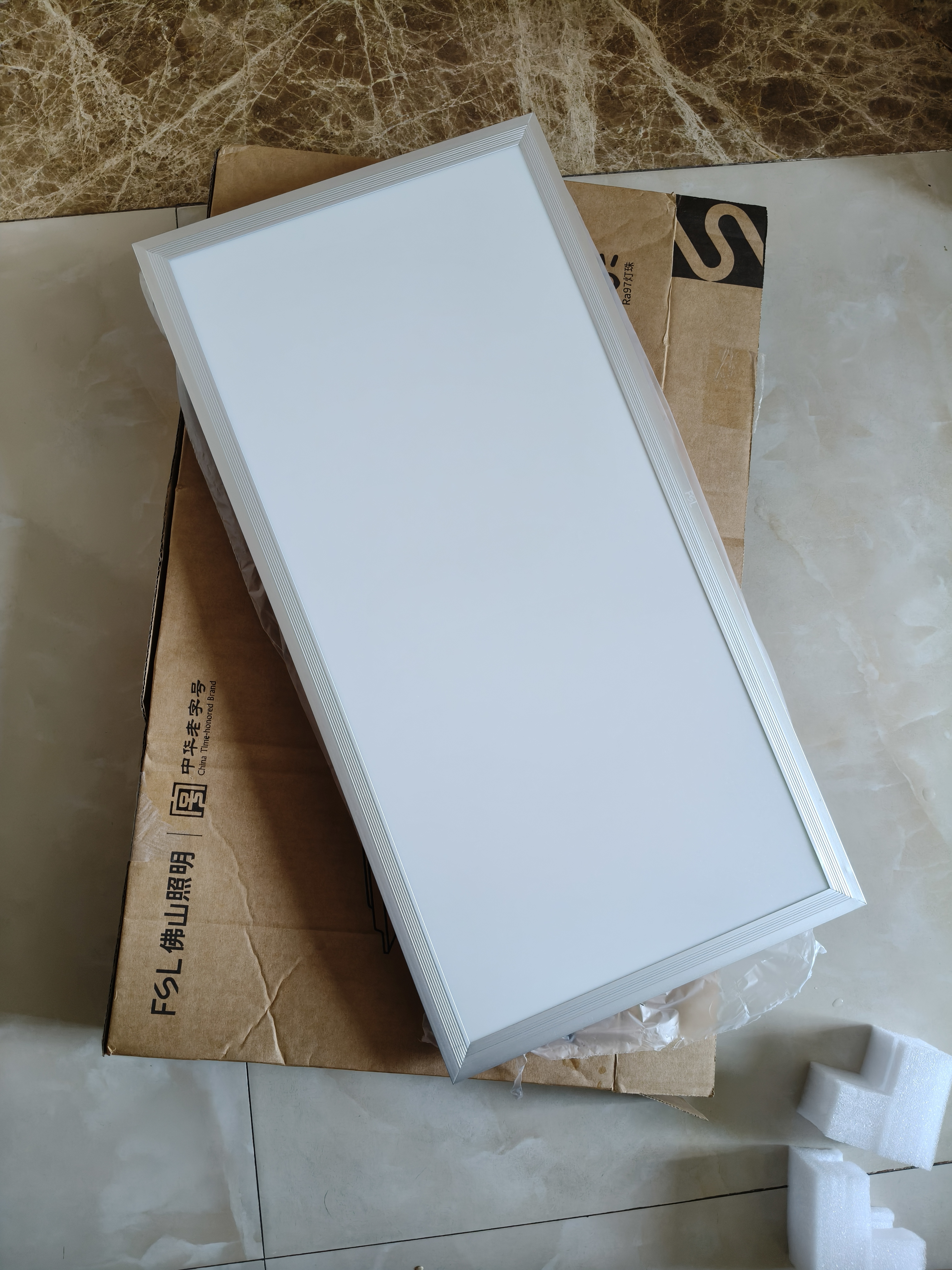 佛山照明（FSL）Ra97全光谱集成吊顶灯led面板灯灯铝扣天花嵌入式平板灯 IP40铝材银色款300*600白光24W 实拍图