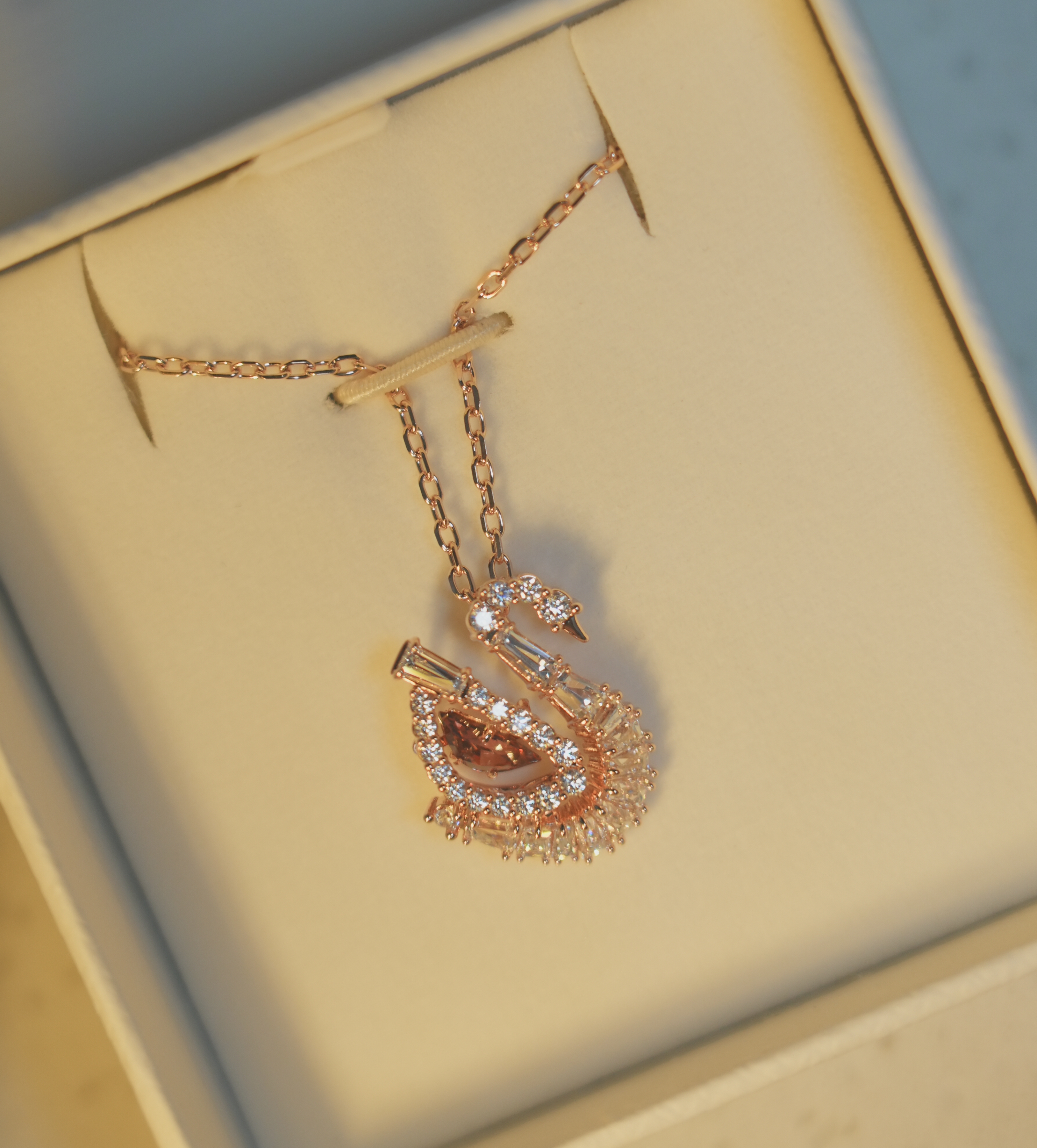 施华洛世奇（SWAROVSKI）【独家限定礼盒】SWAN 红天鹅项链女生日礼物女5732413 实拍图