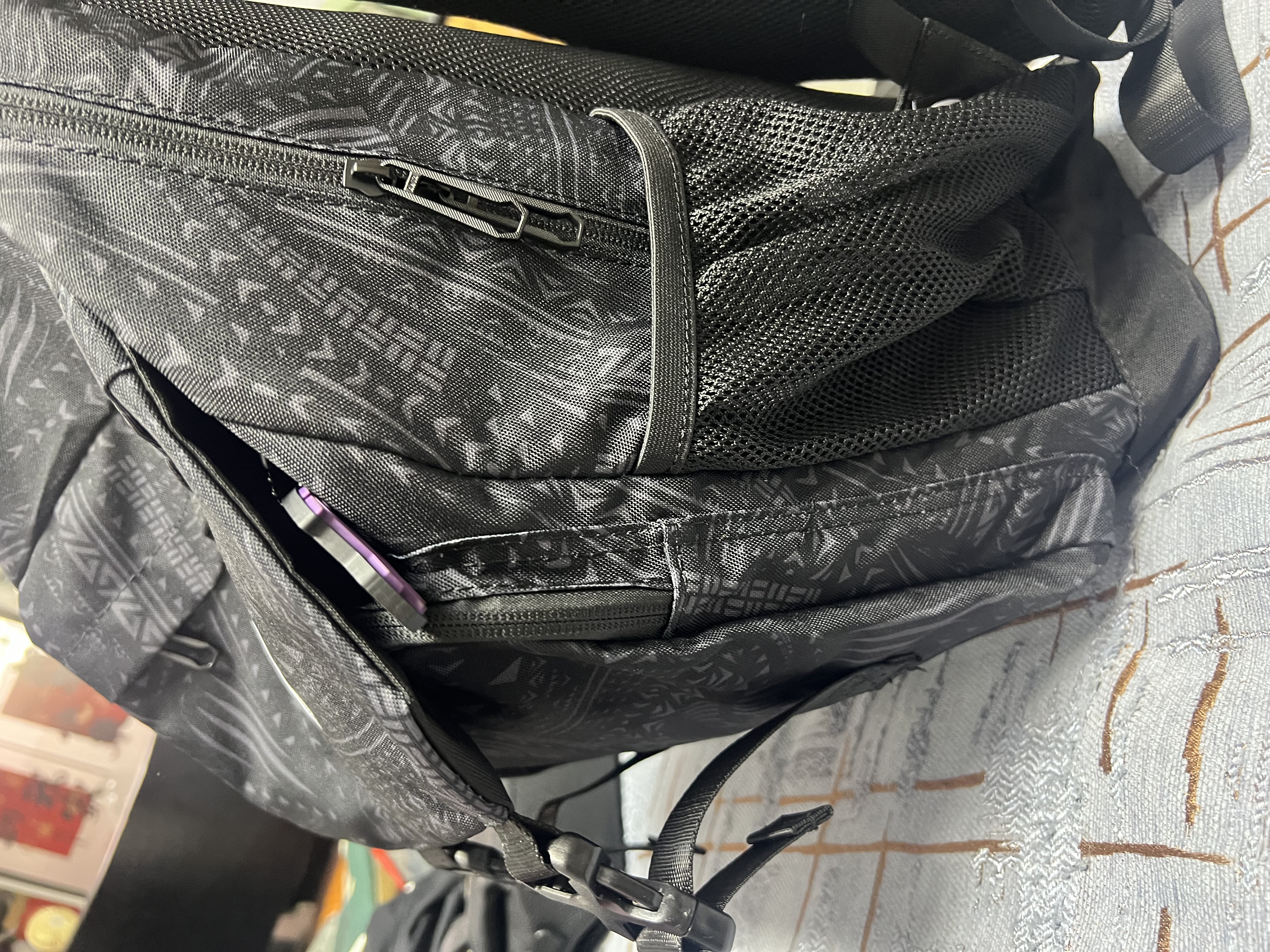 安踏（ANTA）凯里·欧文系列丨双肩包男女时尚书包运动训练轻量大容量篮球背包 基础黑-1 均码（容量约25L） 实拍图