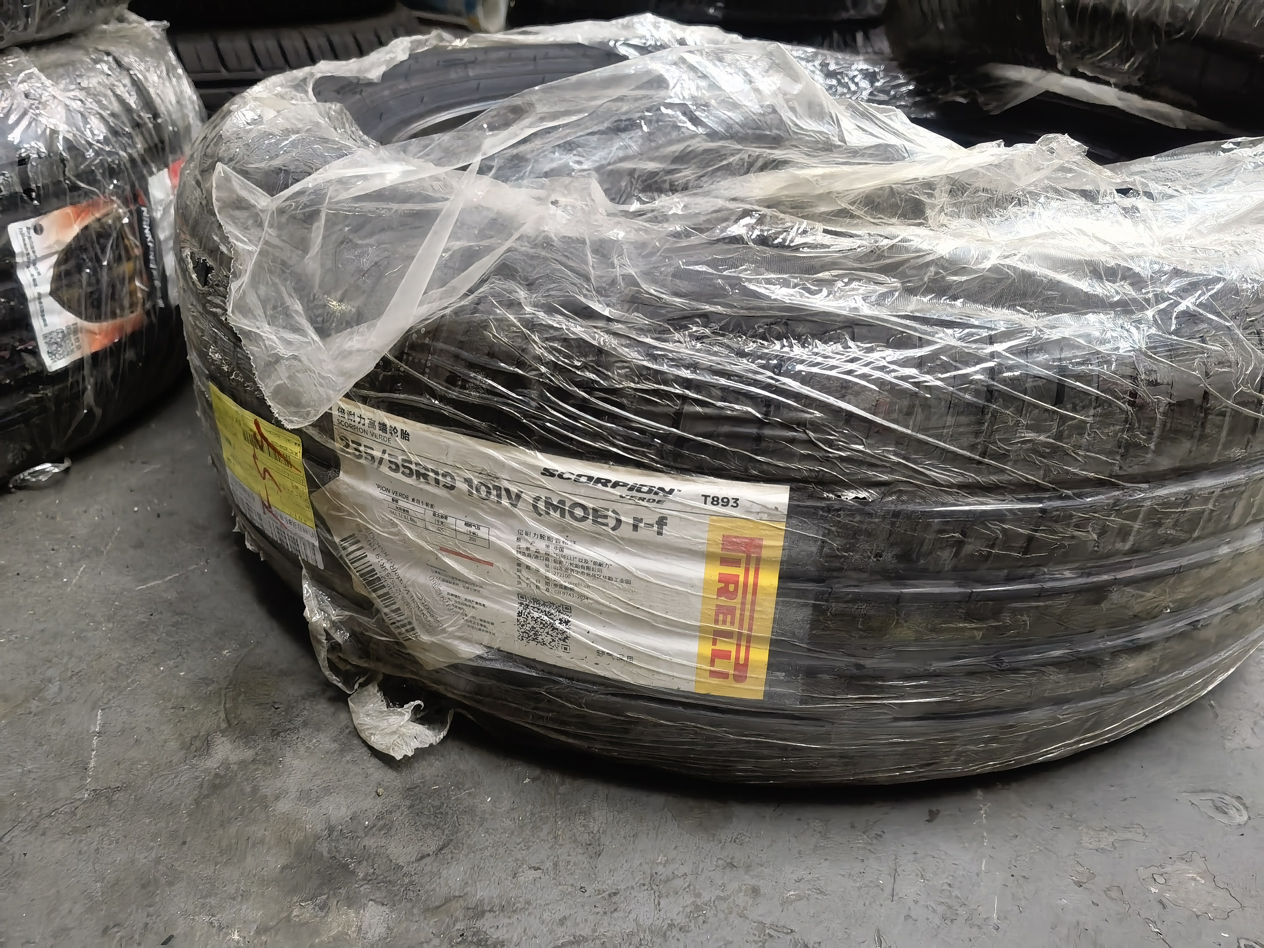 倍耐力防爆胎235/55R19 101V 蝎子S-VERD(R-F,MOE)原配奔驰GLC 实拍图