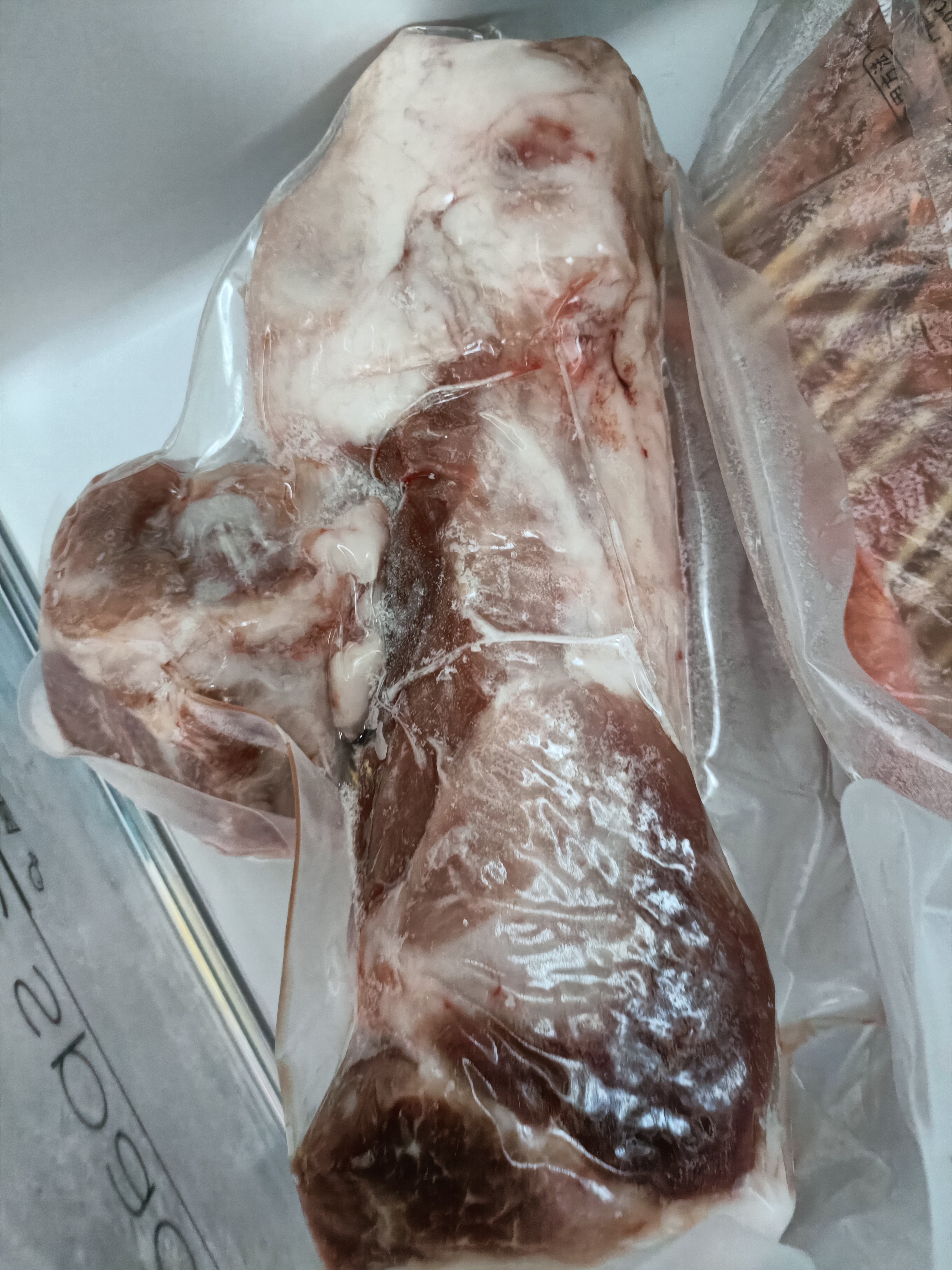 京东跑山猪黑猪大棒骨 5斤(2.5斤*2小包) 猪肉骨髓满满 新老包装随机发货 实拍图