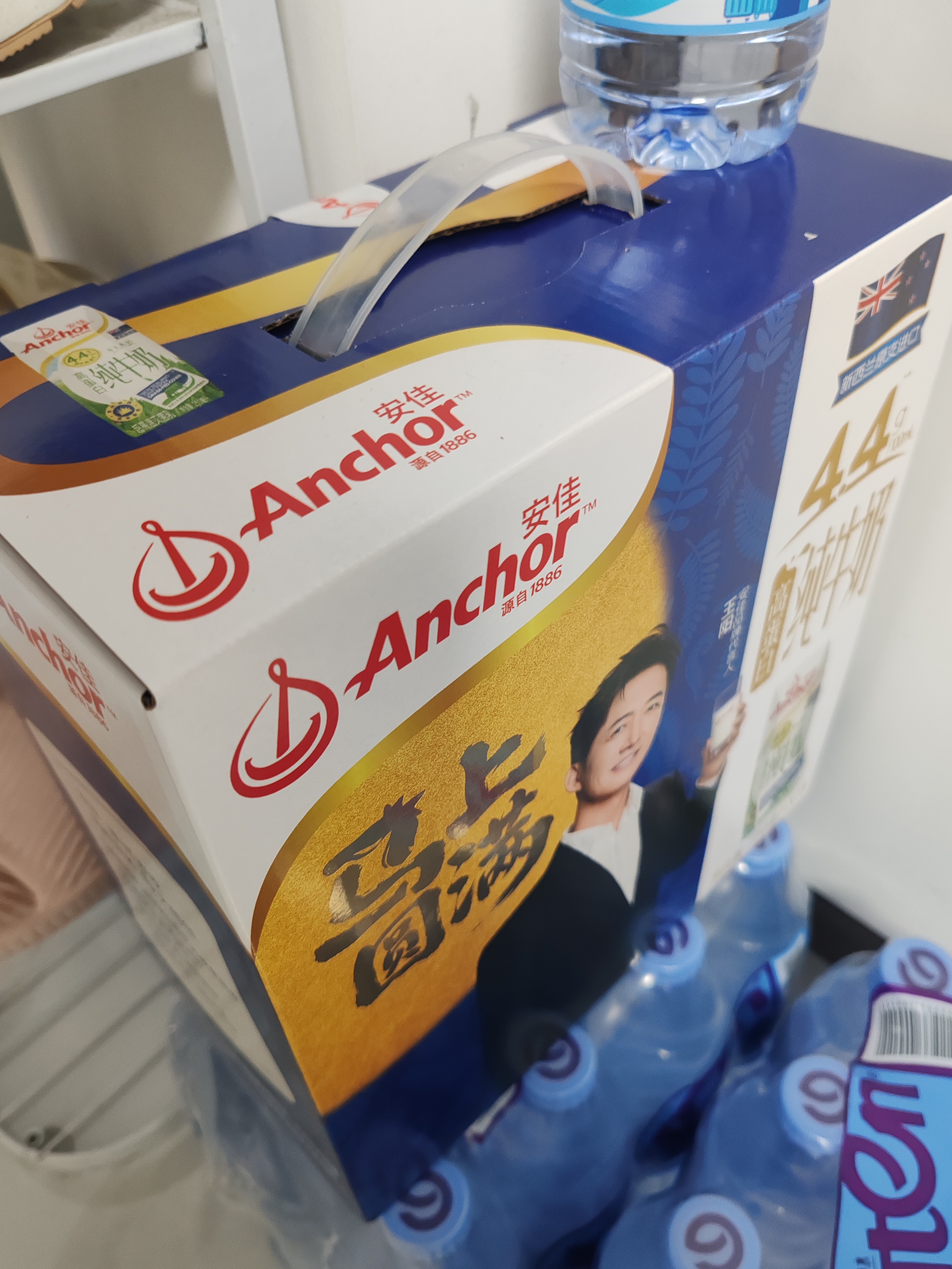 安佳（Anchor）4.4g蛋白质高钙全脂牛奶250ml*15盒*2箱 新西兰进口草饲牛奶礼盒 实拍图