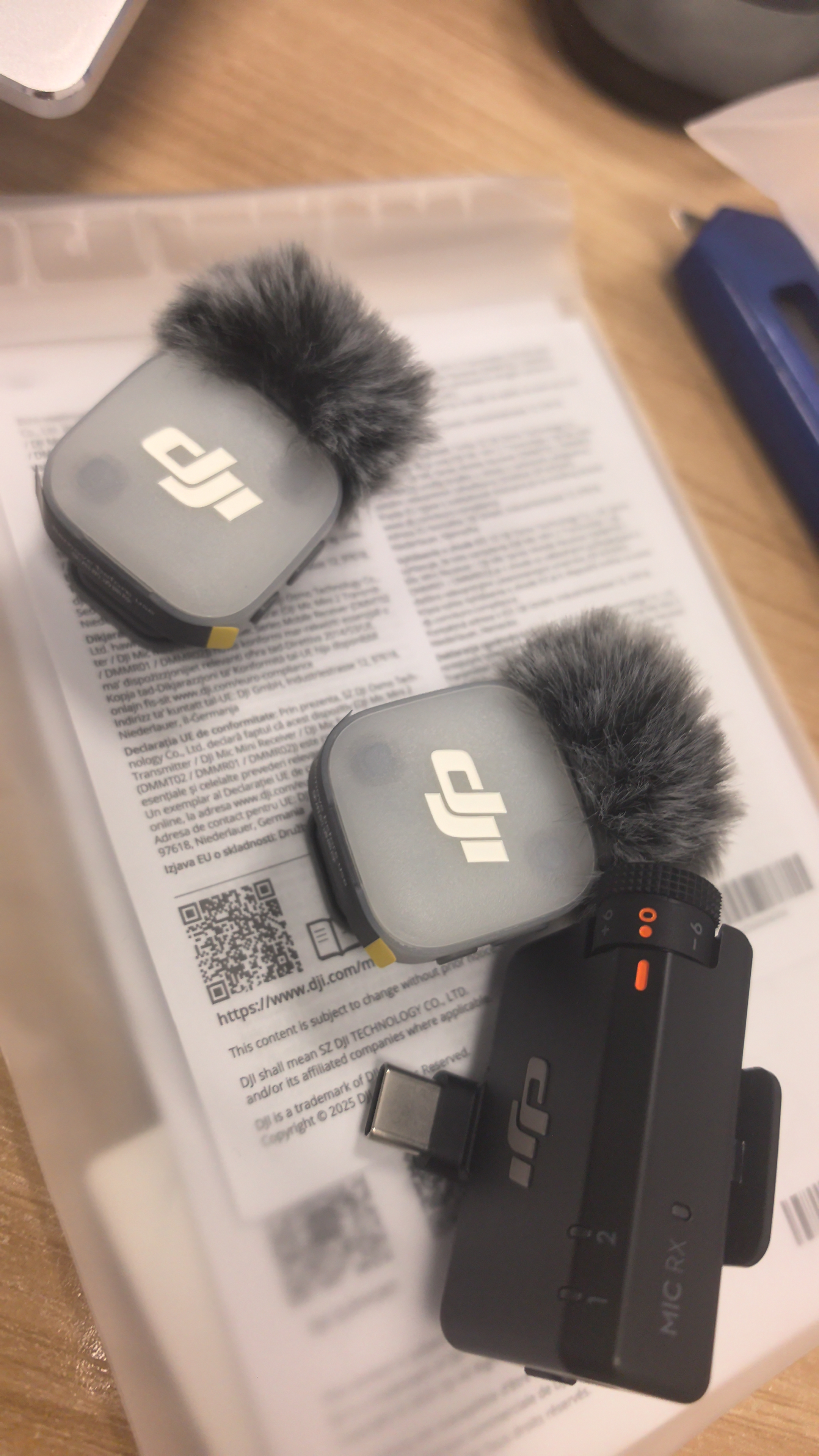 大疆（DJI）Mic Mini 2 迷你2代无线麦克风 降噪领夹麦克风 户外采访直播 vlog 手机相机微小型原声级收音麦 【相机+手机】两发一收带充电盒 官方标配（安卓/苹果15及以上） 实拍图