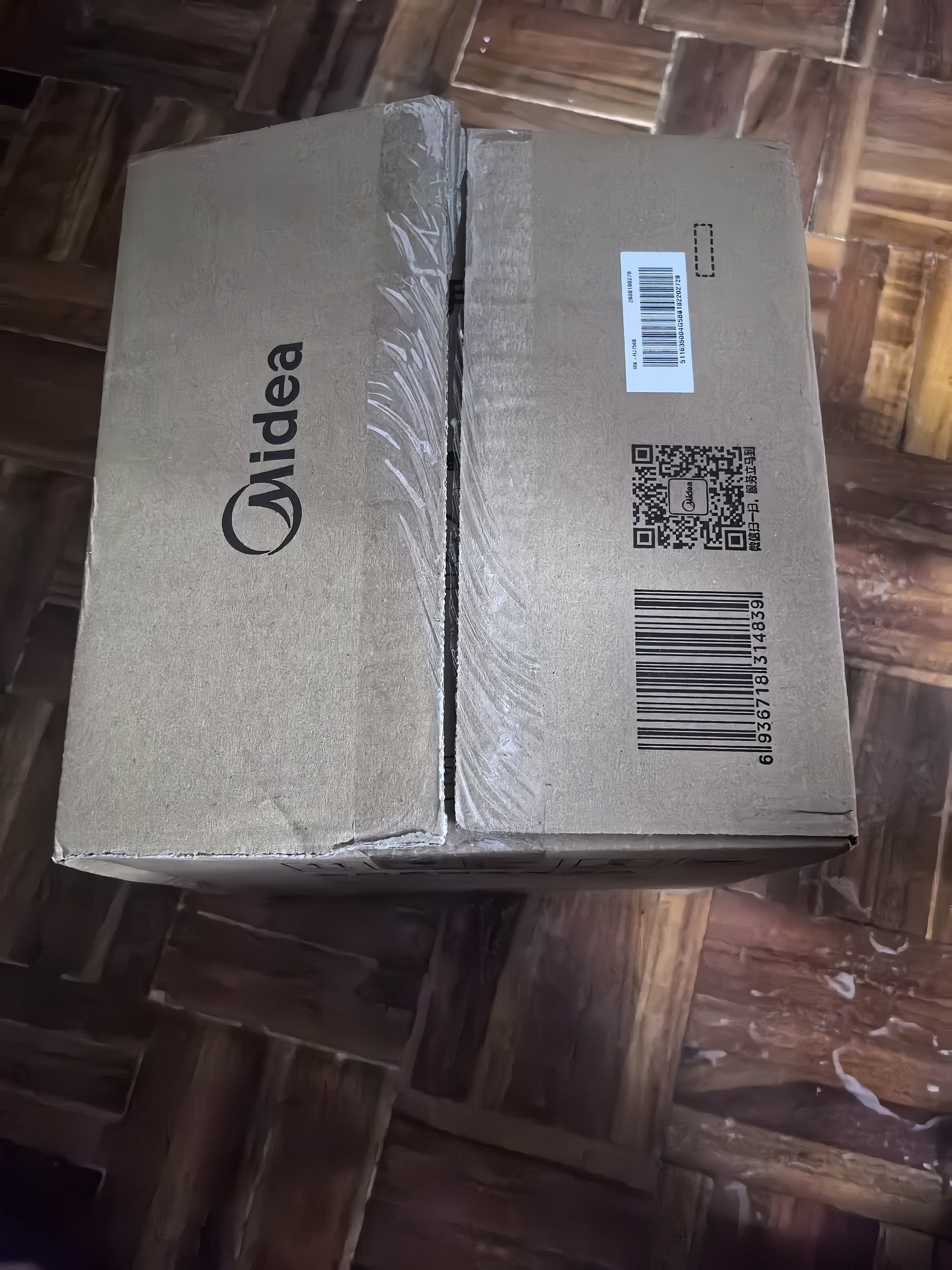 美的（Midea）电水壶电热水壶  家用烧水壶 双层防烫开水壶 304不锈钢一体无缝内胆 大功率烧水温 自动断电保护 1.5L 【一键开盖I无缝内胆】HJ1566 实拍图