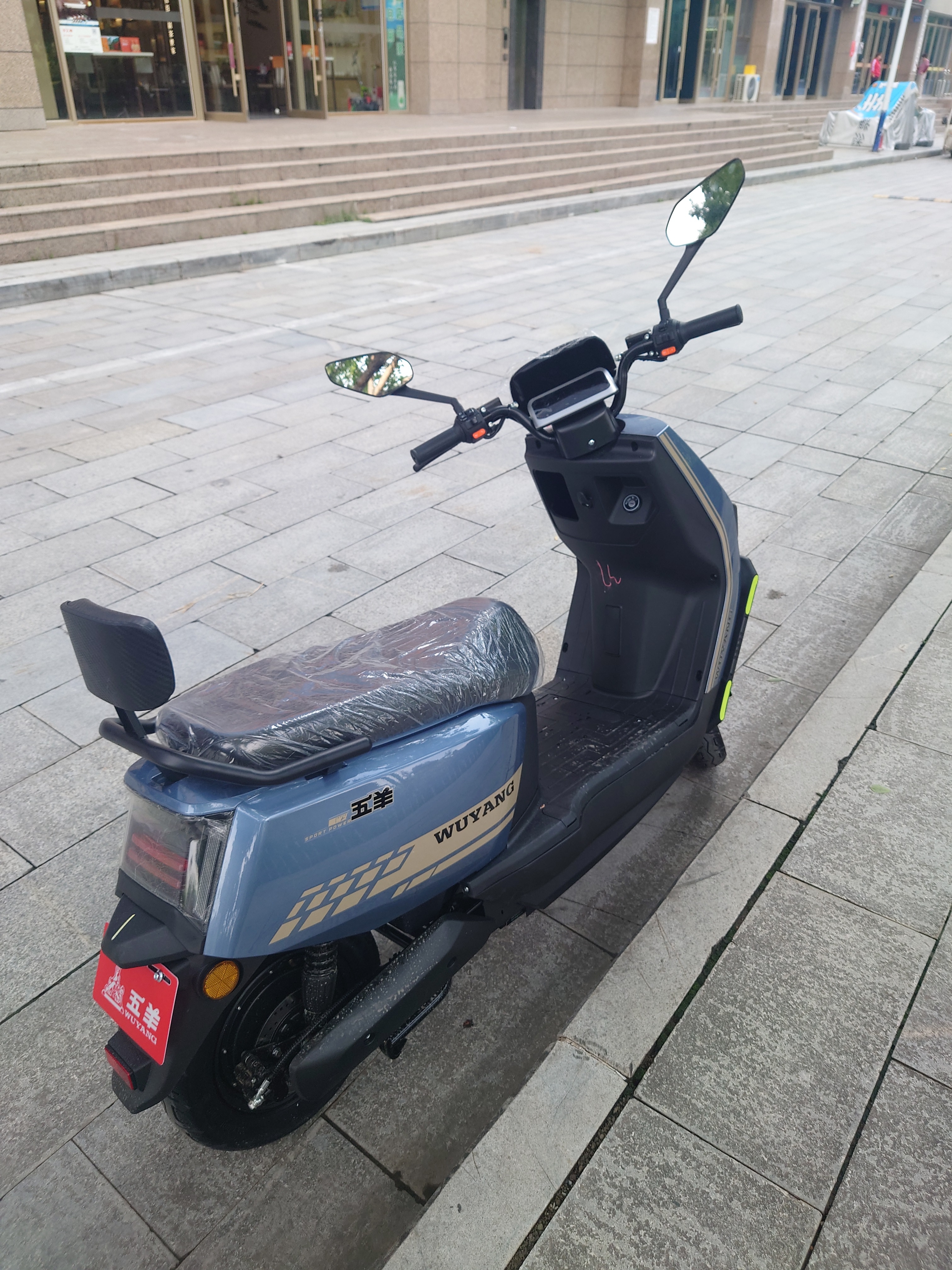 五羊【官方正品】电动摩托车2000W高速大功率电动车男女俩轮代步电动摩托车 科技灰/速度50M/前后双碟/靠背版 72V26A/全新石墨烯电池/木架发货 实拍图