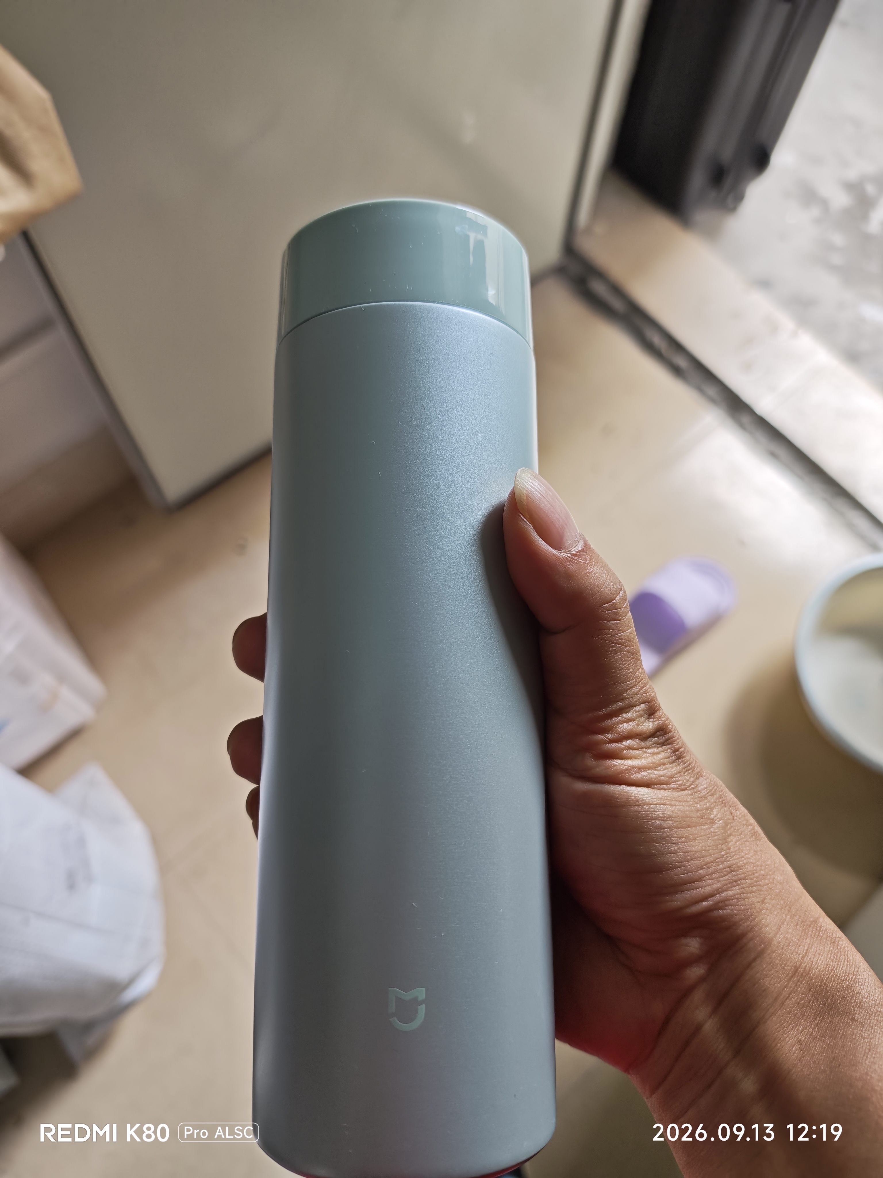 米家旋盖保温杯 316不锈钢水杯 大容量保温杯 500mL 缎光绿 实拍图