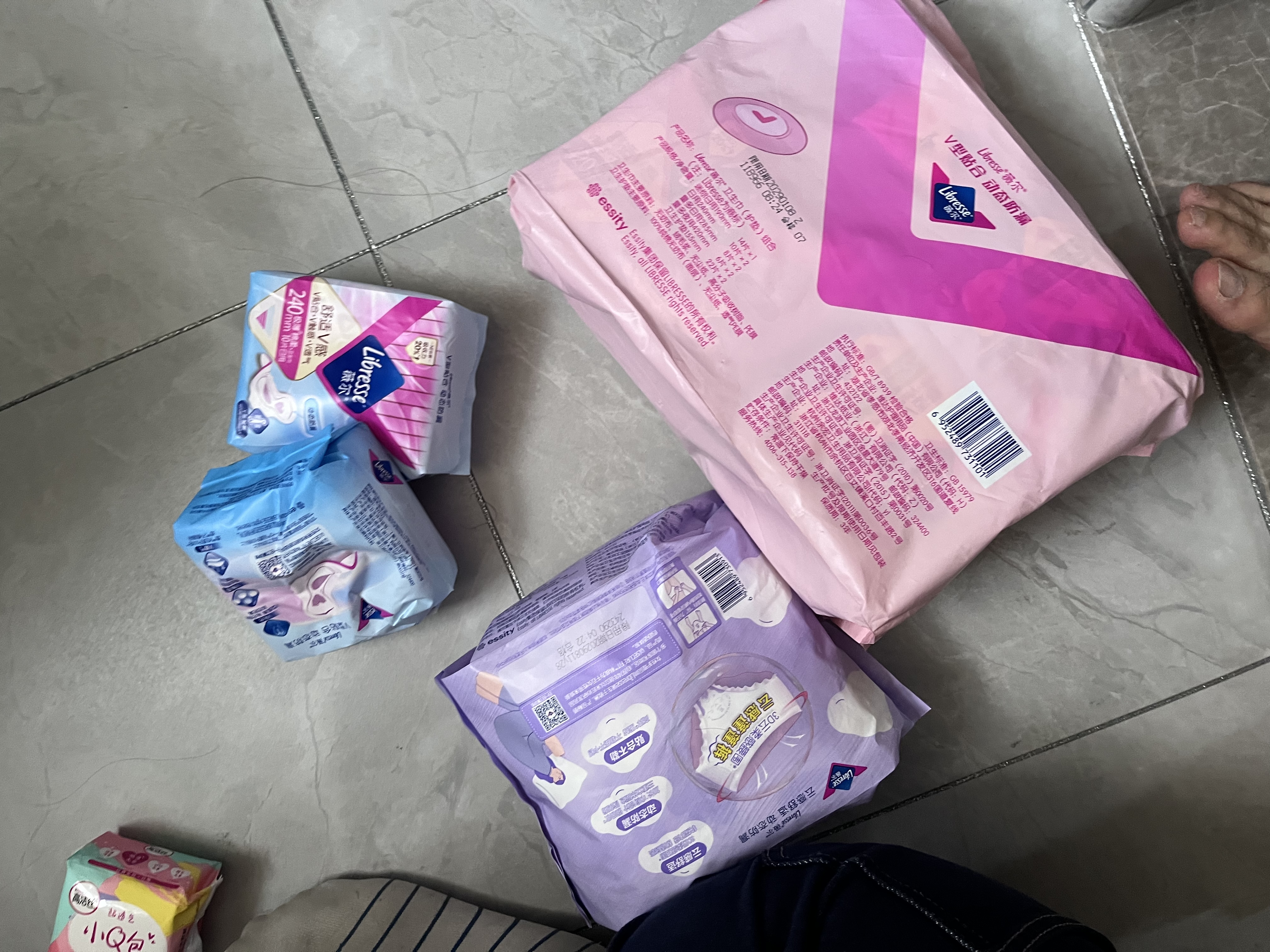 薇尔V感超薄贴合透气防漏240mm*10片日用卫生巾京东自营姨妈巾 实拍图