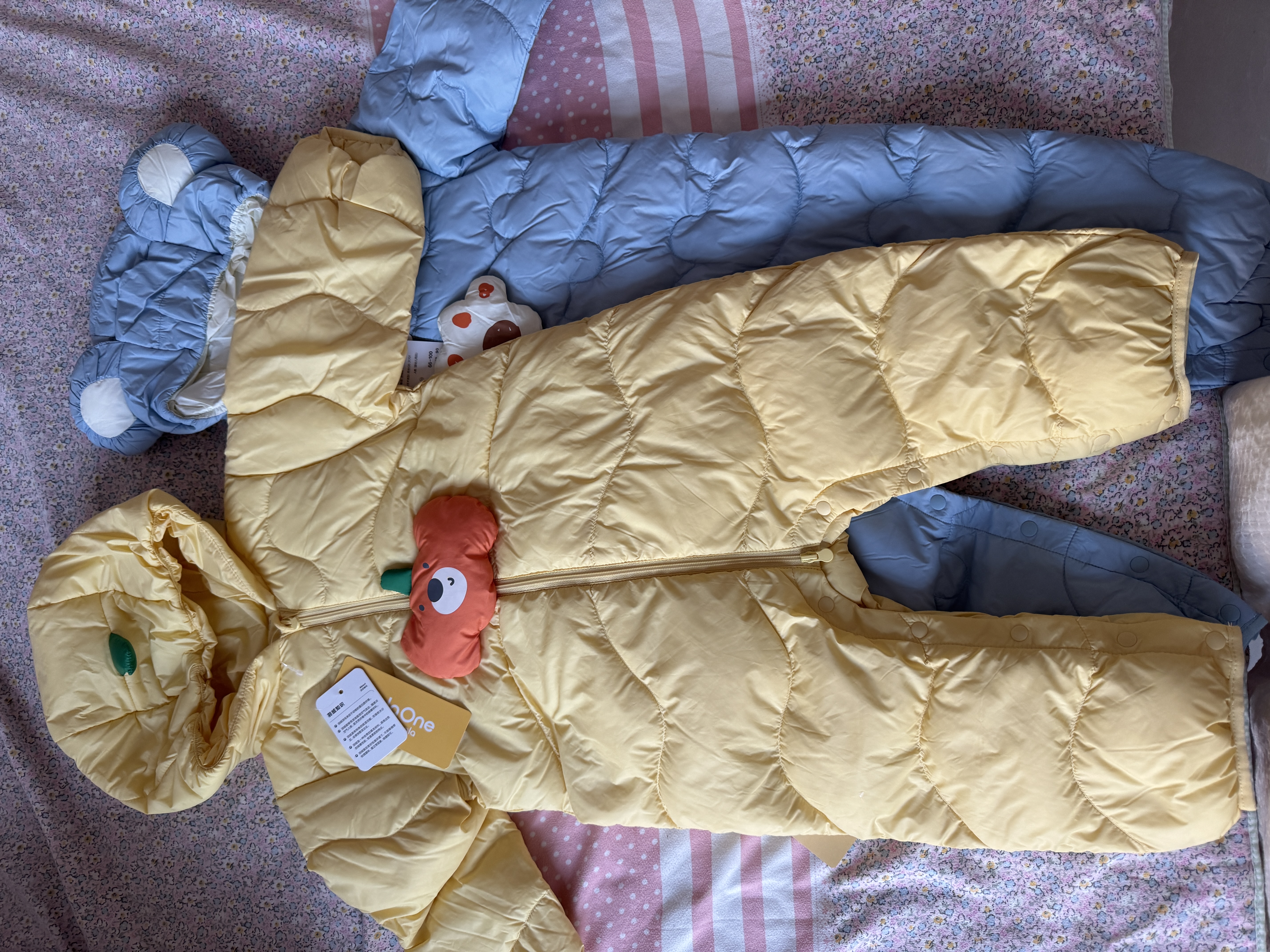 巴拉巴拉童装婴儿连体羽绒服轻薄羽绒服宝宝衣服冬装抱衣爬服男童女童萌趣 南瓜奶油黄-白鸭绒 【85绒子含量】 90 充绒量51g 实拍图