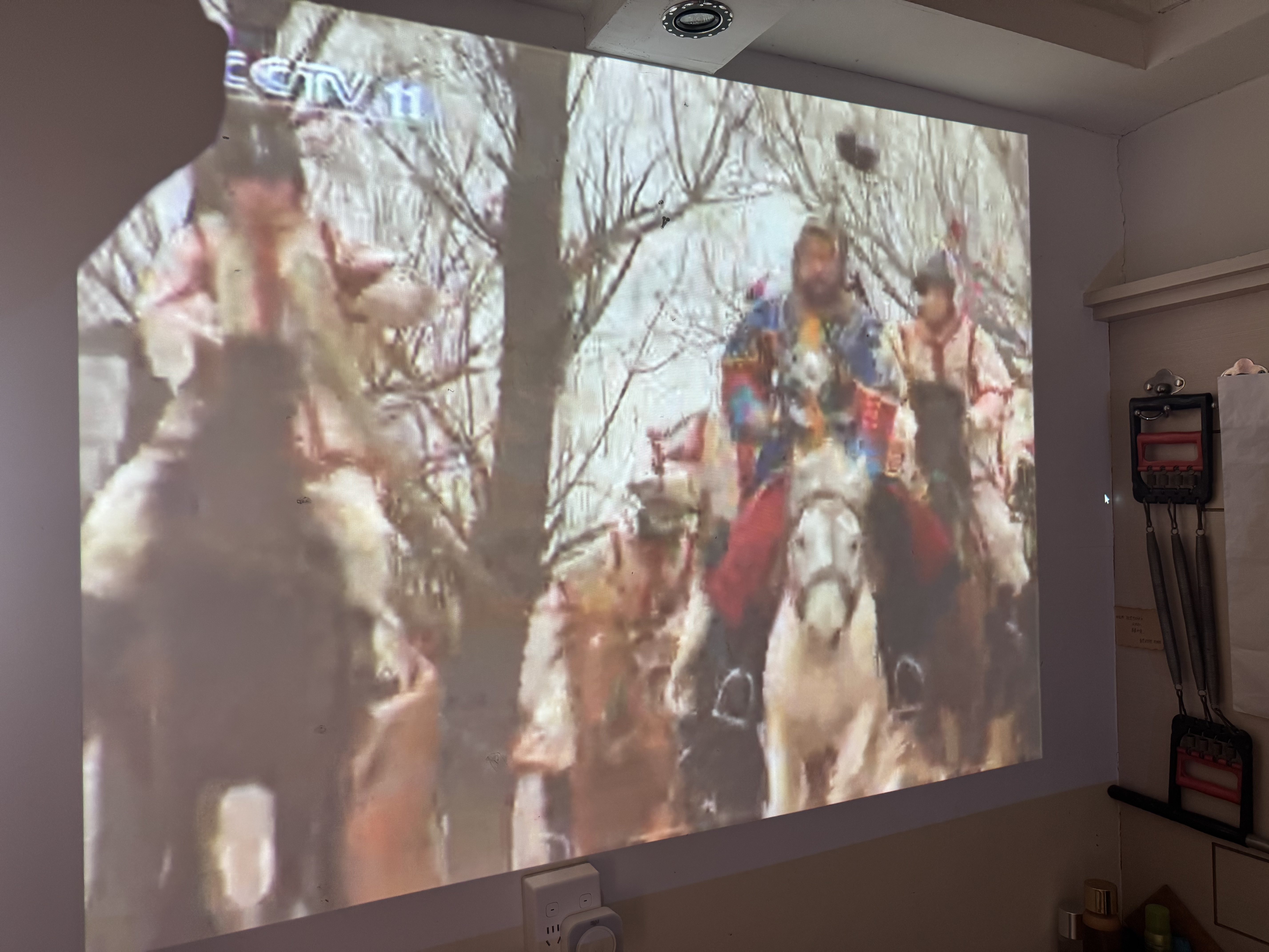 爱普生（EPSON）CB-FH08  会议投影仪高清白天 3LCD办公会议专用无线投影机 （1080P全高清 ) 【赠无线】 实拍图