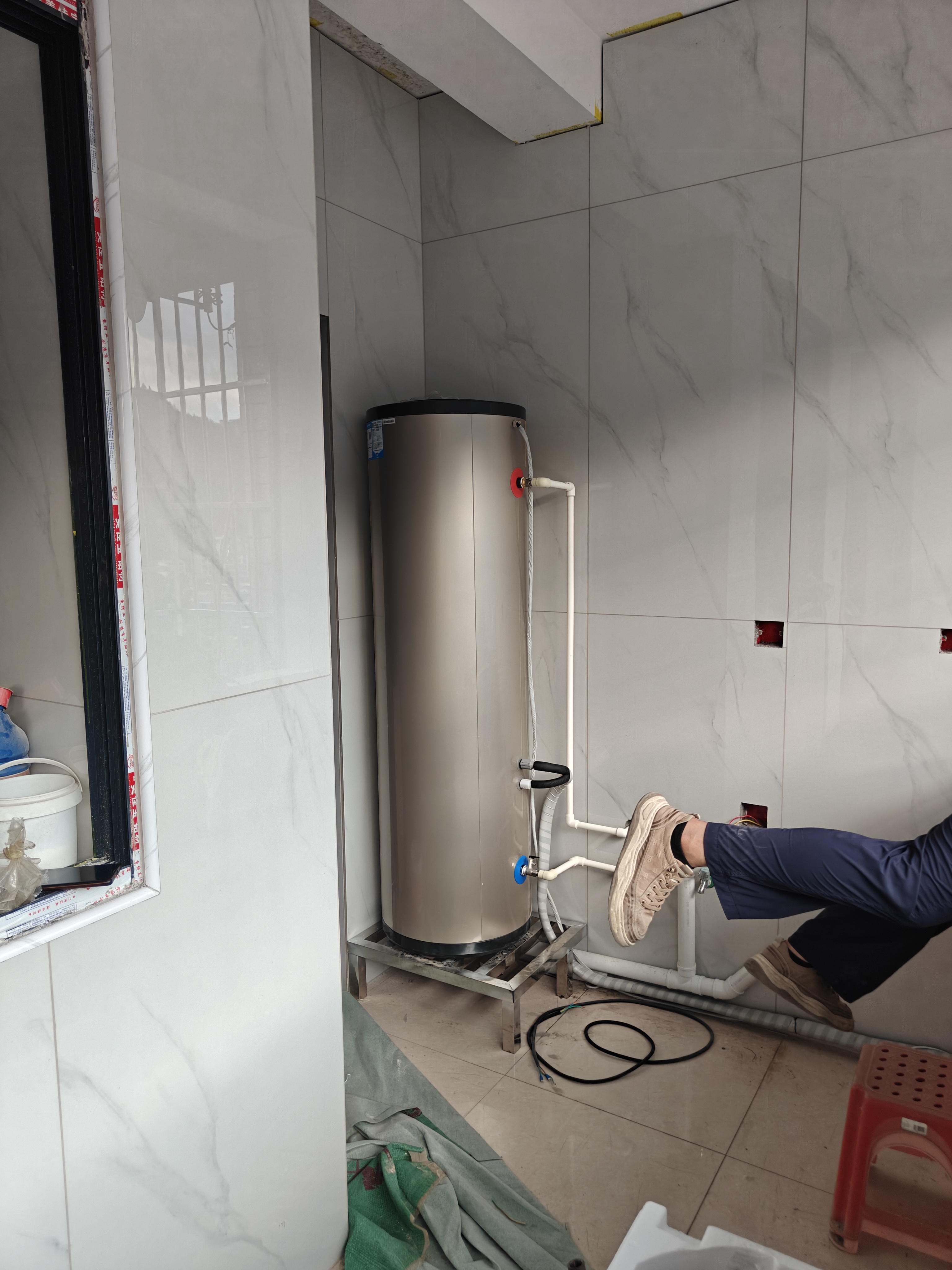 海尔（Haier）双变频空气能热水器200升超一级能效省电80℃高水温家用全屋净水洗商用热泵源电热水器以旧换新装 200升金色双变频王【口碑爆款】 变频 带电辅热 实拍图