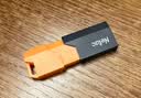 朗科（Netac）16GB USB2.0 U盘UA92 车载电脑两用闪存盘 橙黑色推拉 投标专用软件加密U盘 实拍图