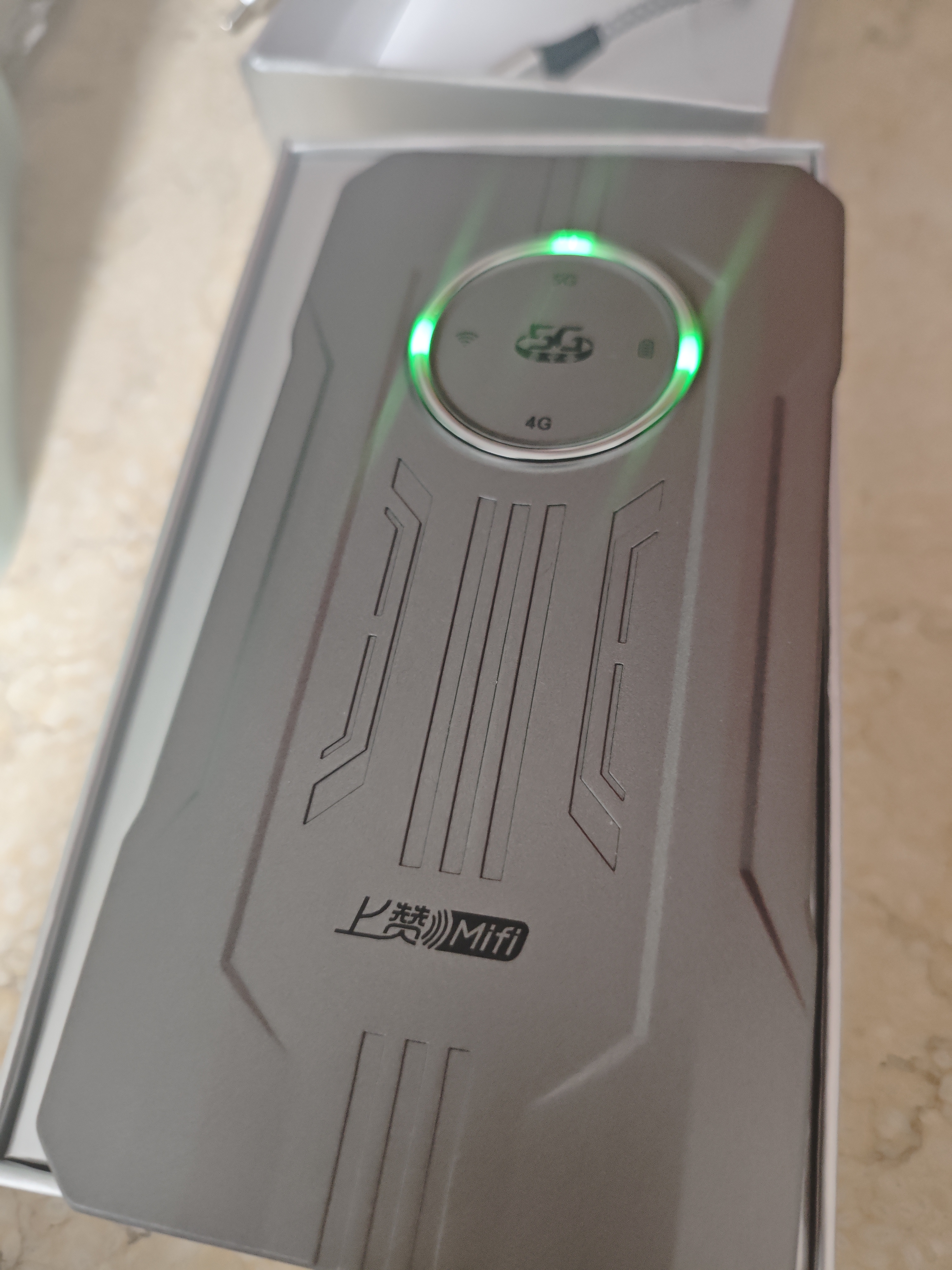 上赞SZ50 5G随身wifi 6免插卡流量移动路由器双频wifi无线上网卡 实拍图