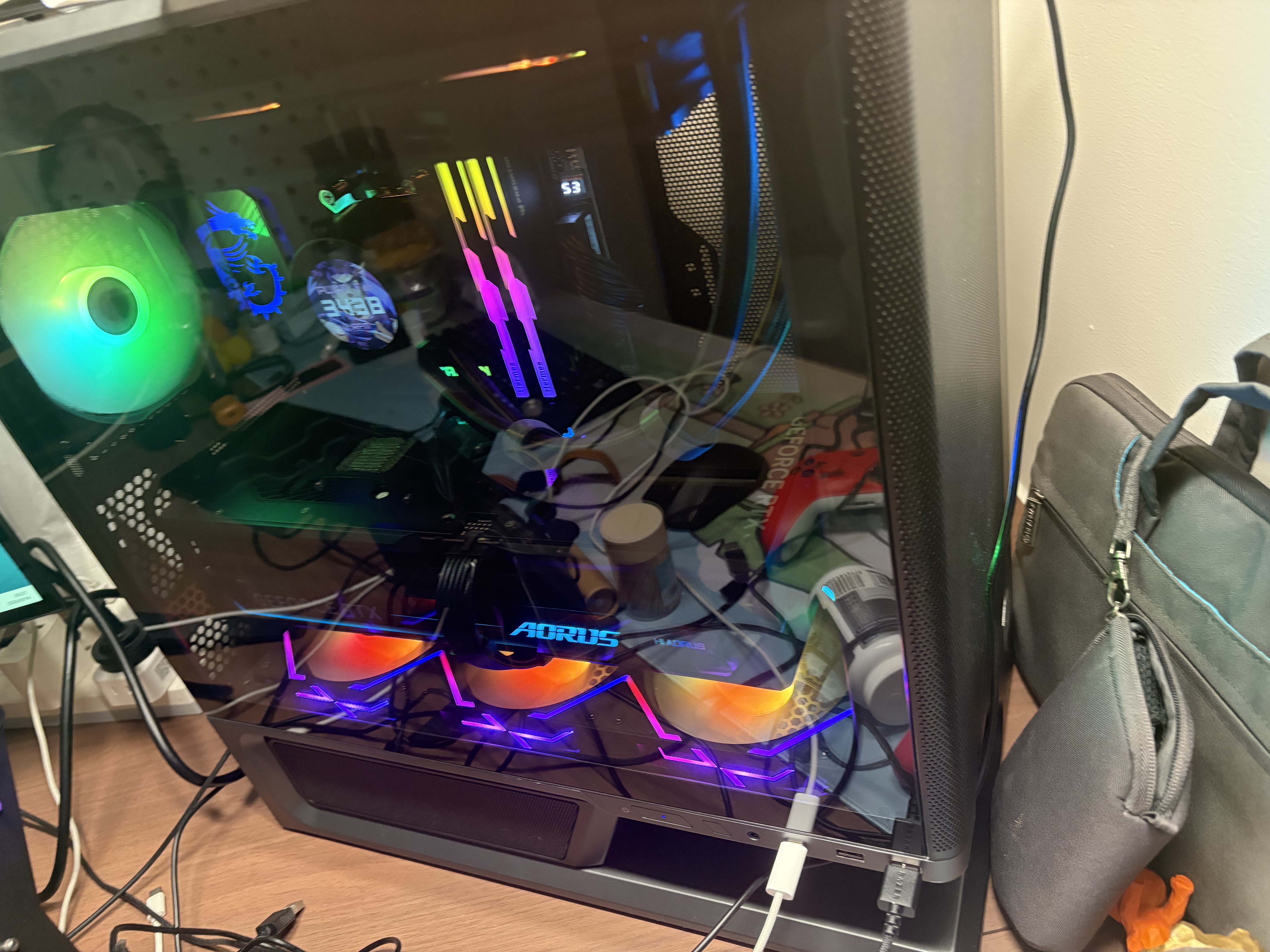 微星（MSI）维斯塔MPG VIXTA 300R AIRFLOW PZ台式机电脑机箱（梯形底座设计/支持背插主板/预装3把ARGB风扇） 实拍图