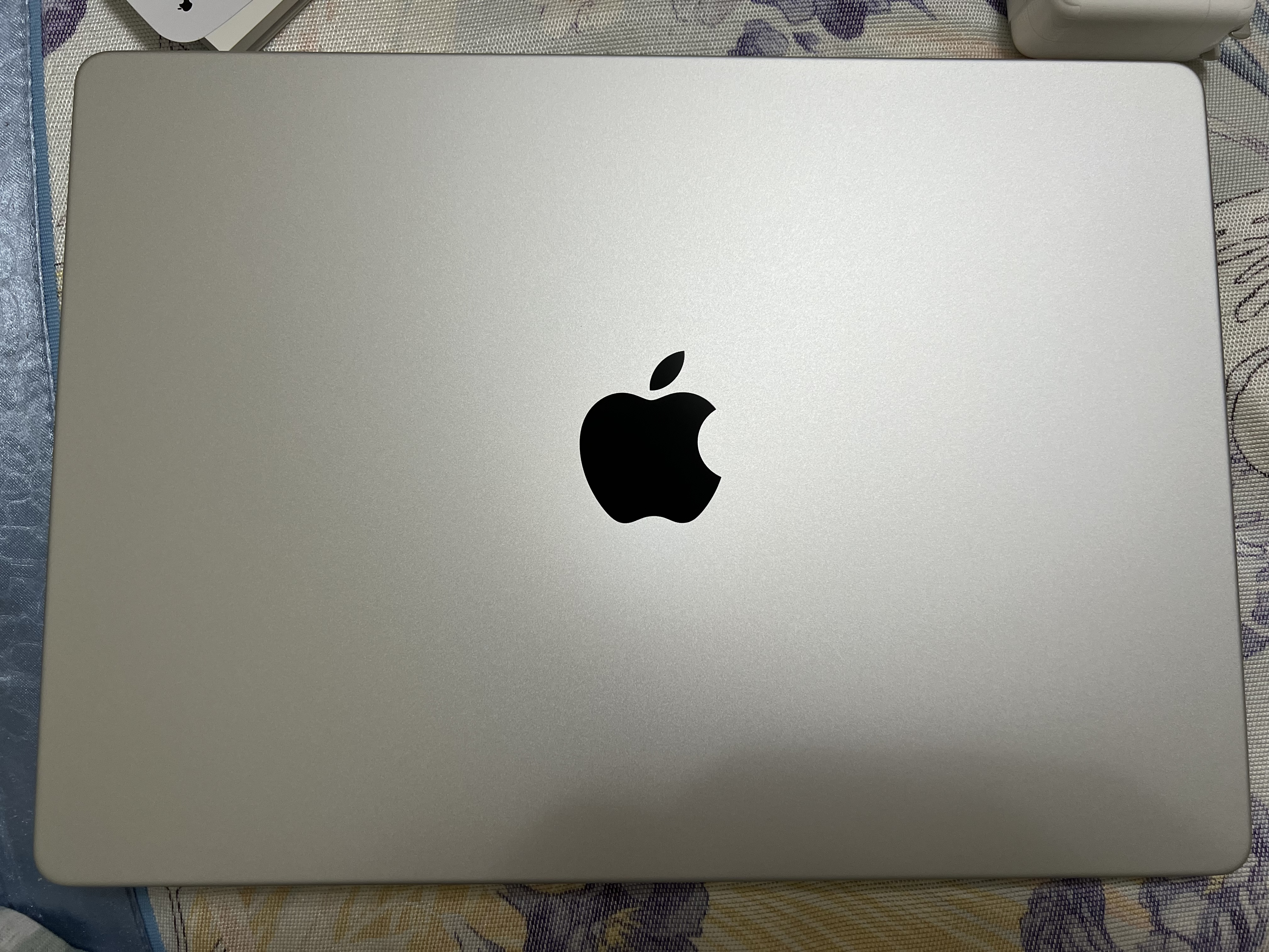 苹果/苹果AI笔记本/2025款MacBookPro14英寸M5(10+10核)24G 1T银色笔记本电脑MDE64CH/A 实拍图